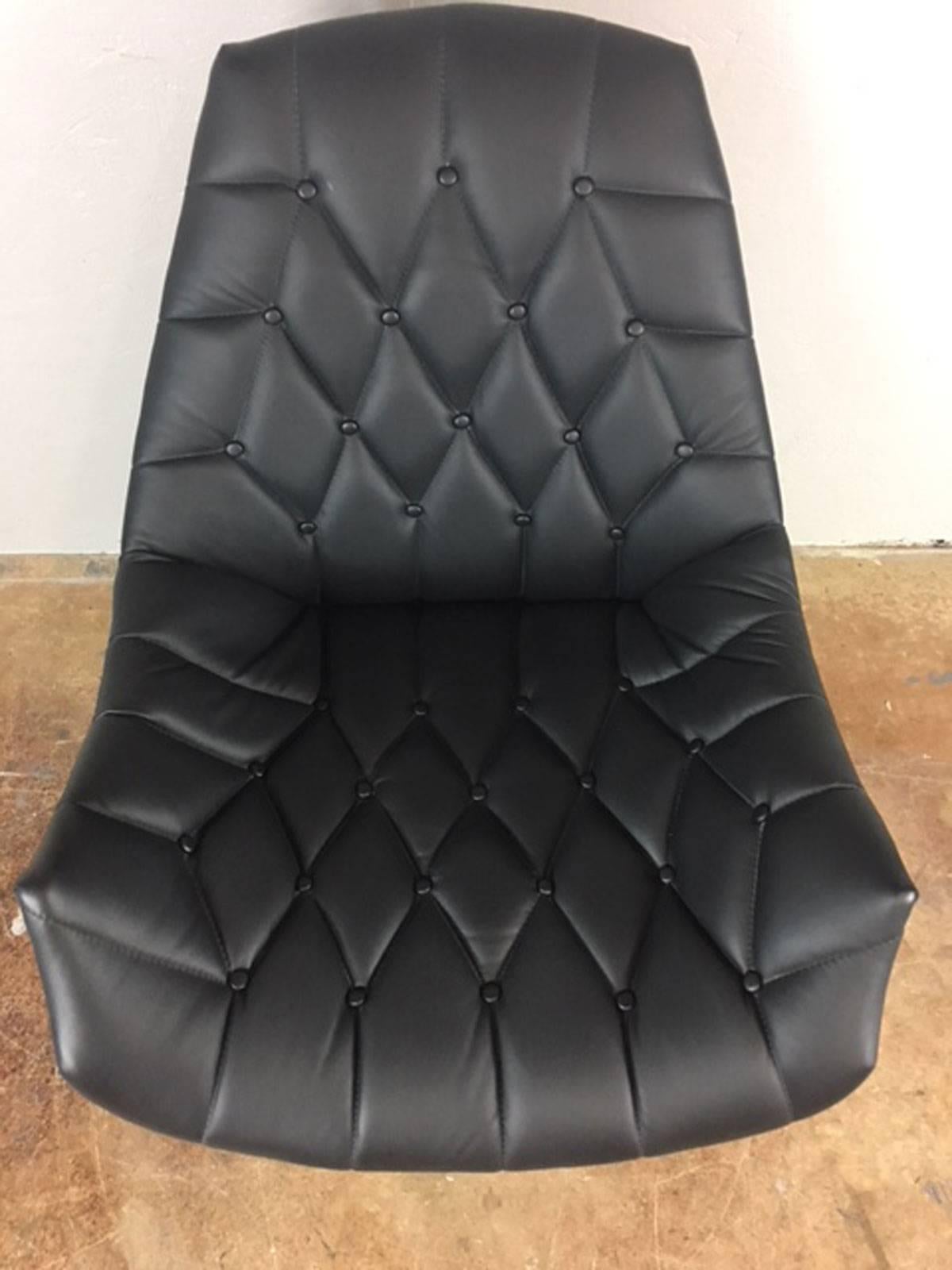 Unique Walnut Encased and Leather Diamond Lounge Chair In Excellent Condition For Sale In Phoenix, AZ