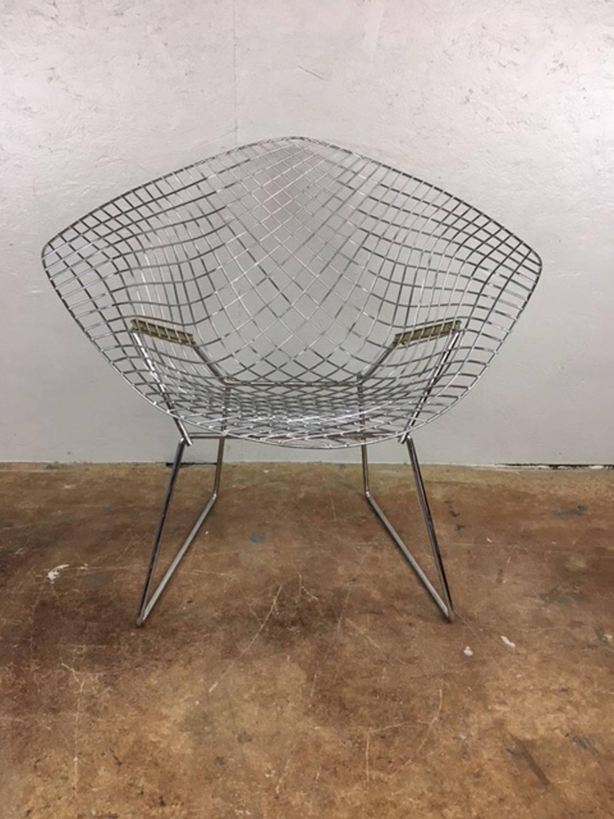 1972 Harry Bertoia diamond chair by Knoll International. Excellent condition. Original pad retained if desired to use as template to make new pad. Measures: Seat height is 14 inches.
