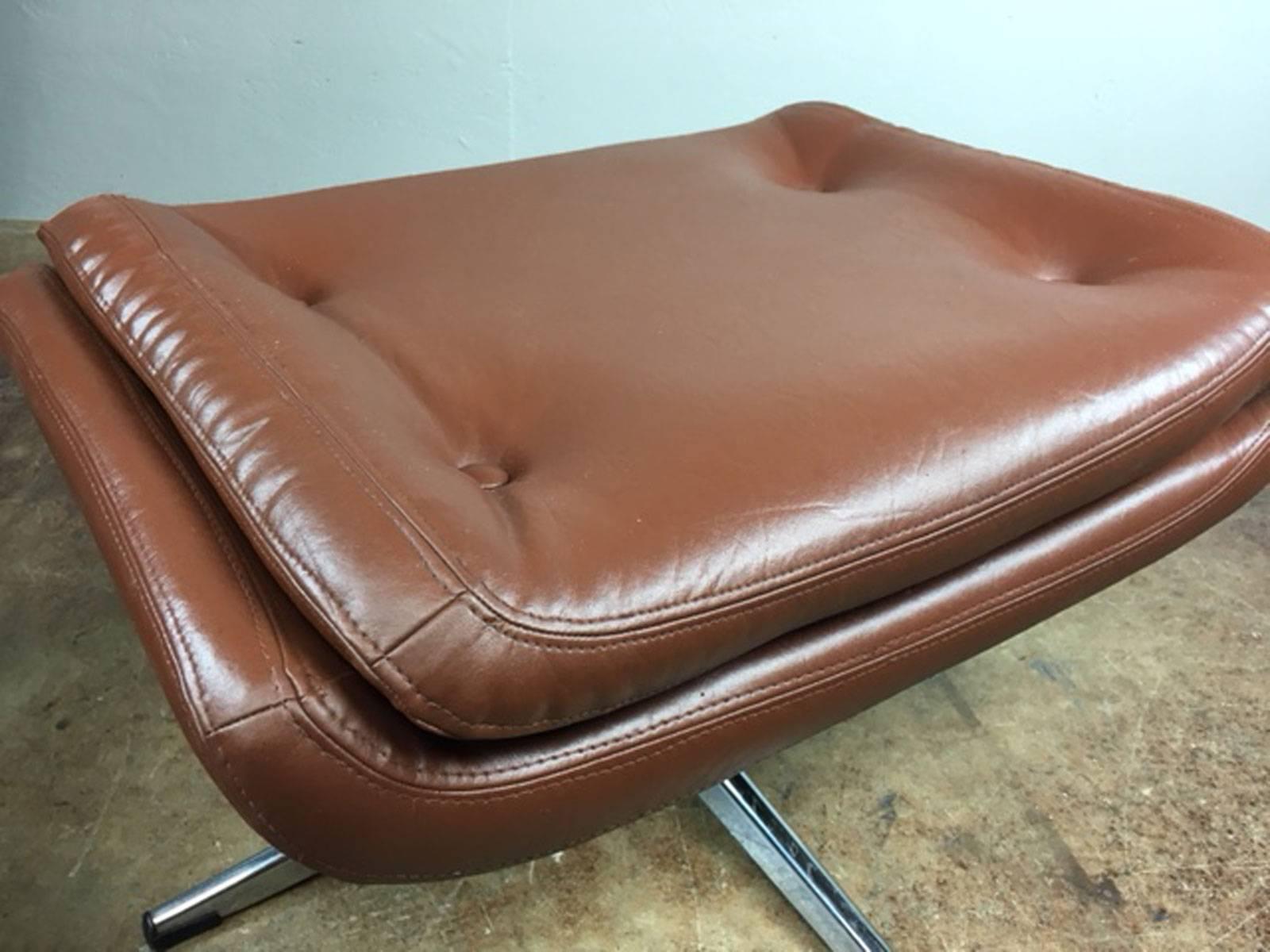 Mid-20th Century Brown Leather Lounge Chair and Ottoman by Selig For Sale