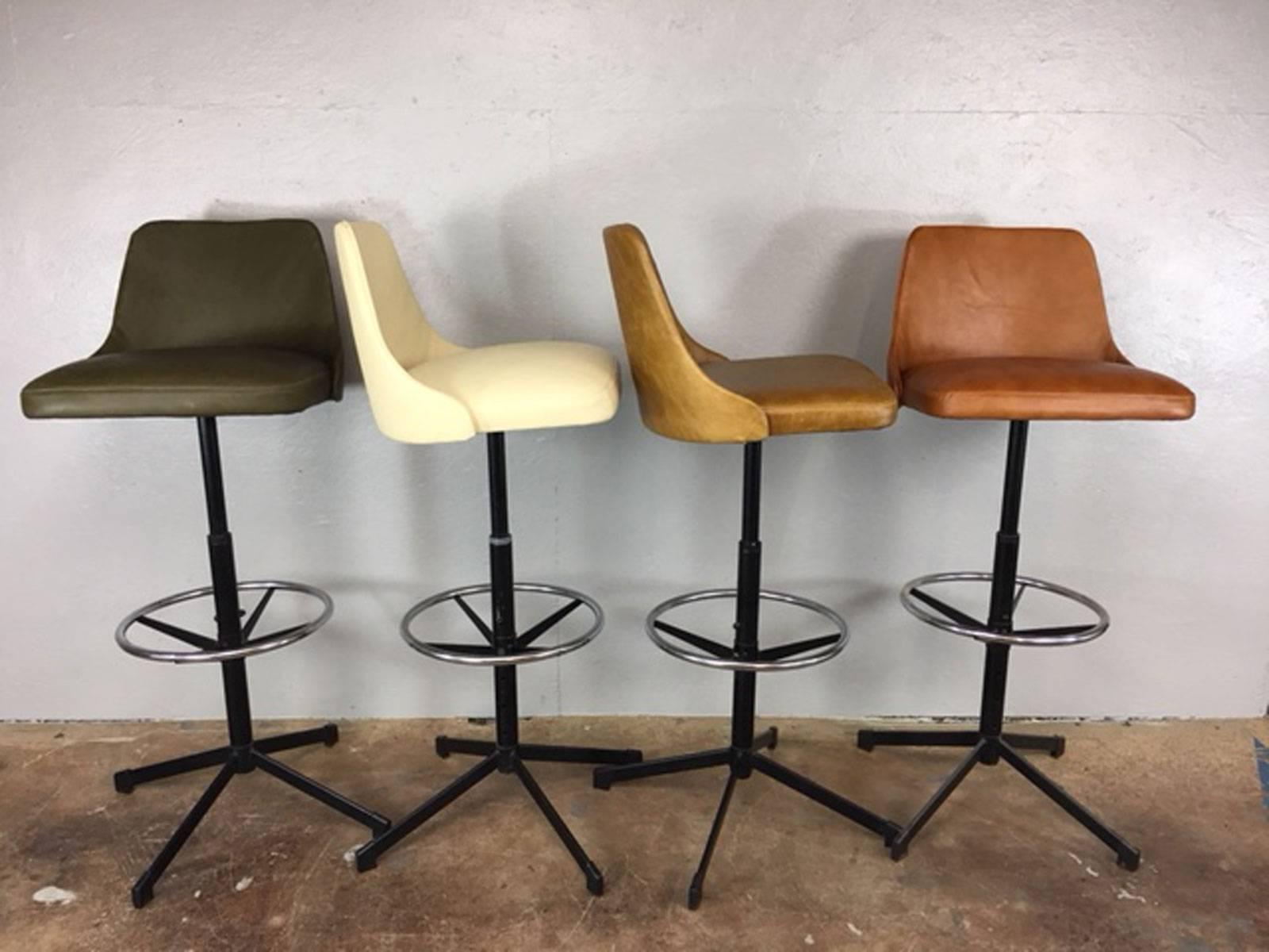 Swivel Bar Stools 3