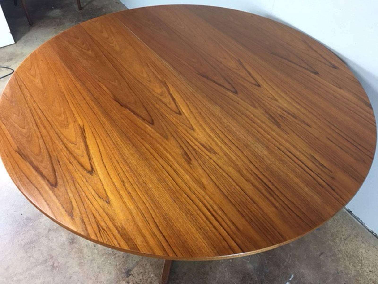 Teak Dining Table In Excellent Condition In Phoenix, AZ