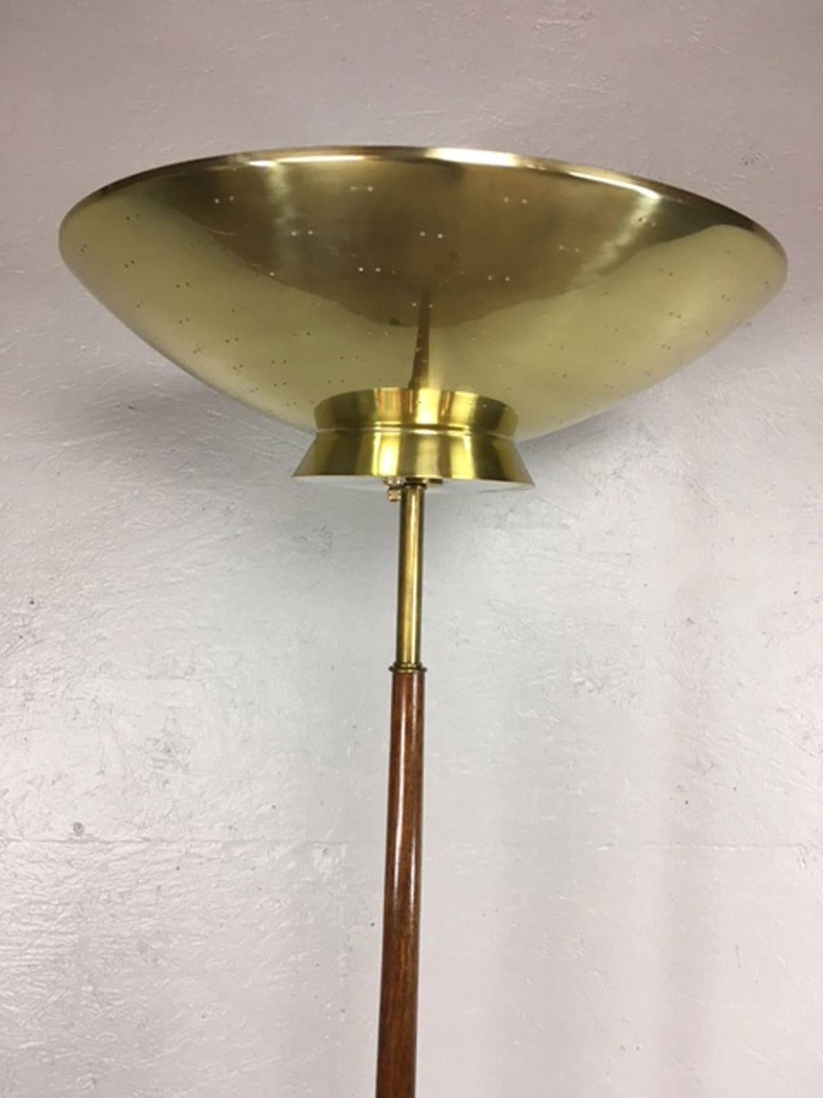 Superb Gerald Thurston brass-plated dome floor lamp, wooden pole, and three legs. Very good original condition.