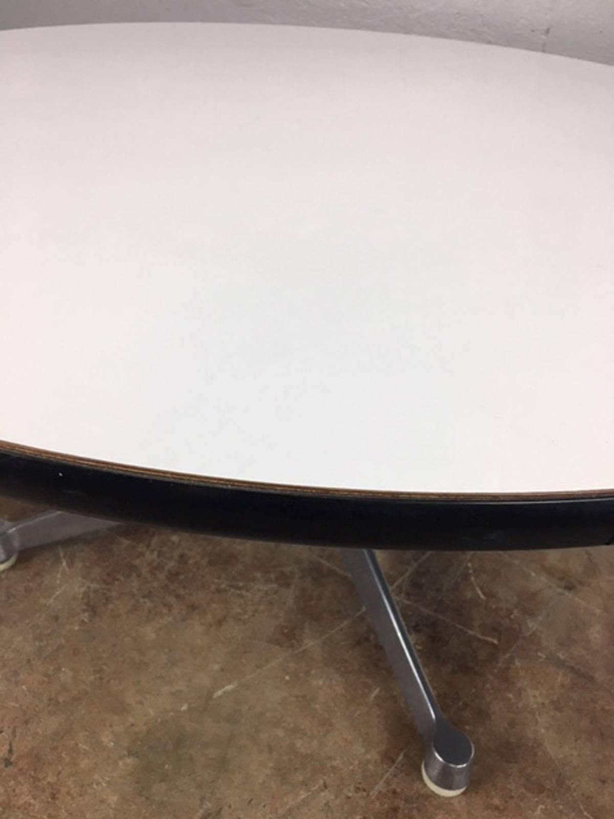 Herman Miller Coffee Table In Good Condition For Sale In Phoenix, AZ