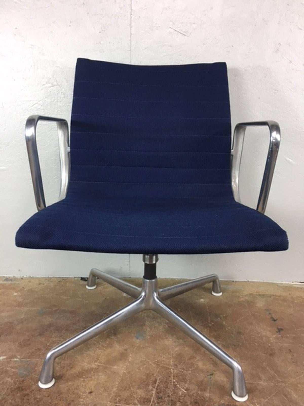 American Charles Eames Aluminum Group Management Chair by Herman Miller