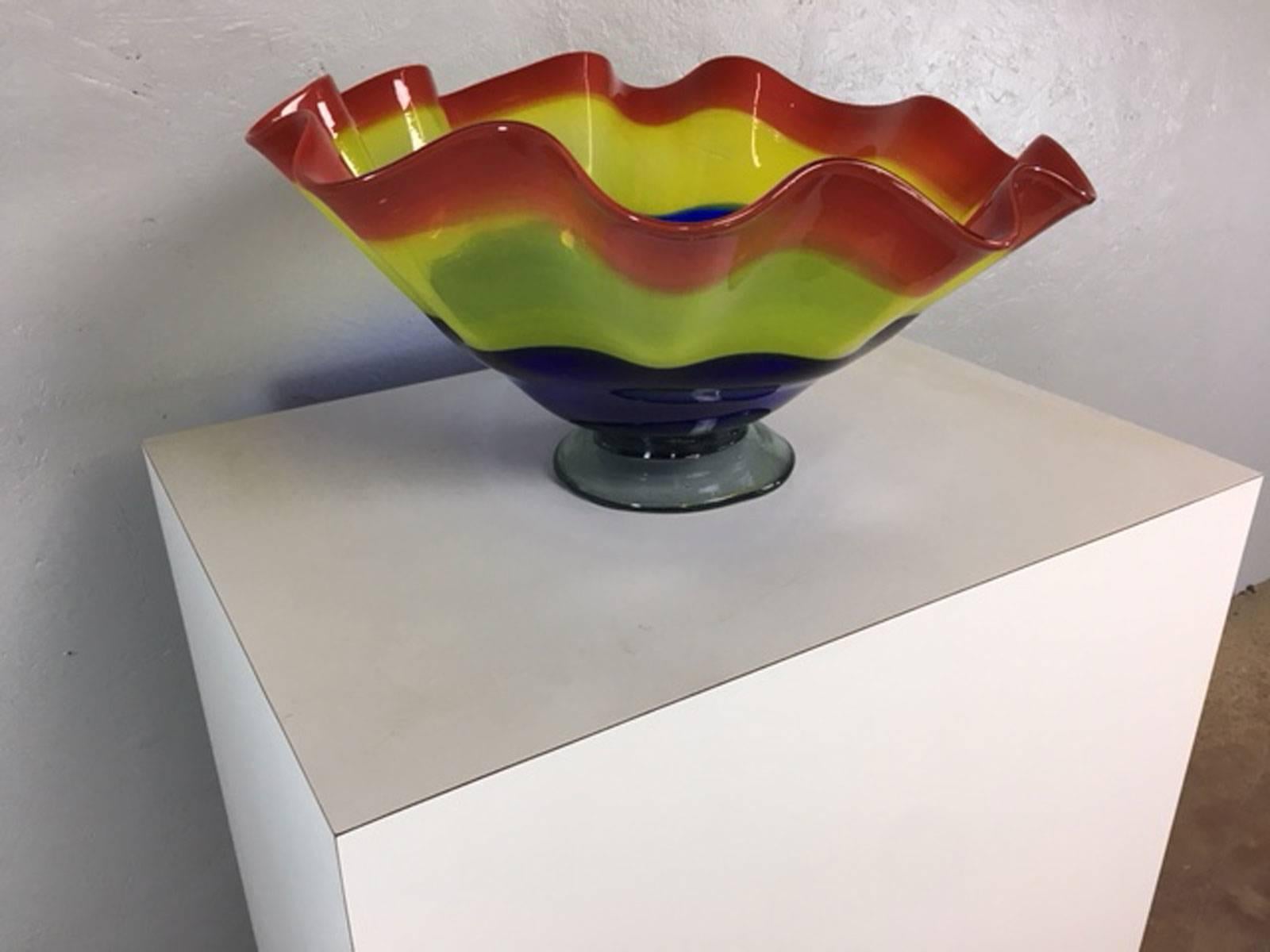 Handblown Art Glass Bowl In Excellent Condition For Sale In Phoenix, AZ