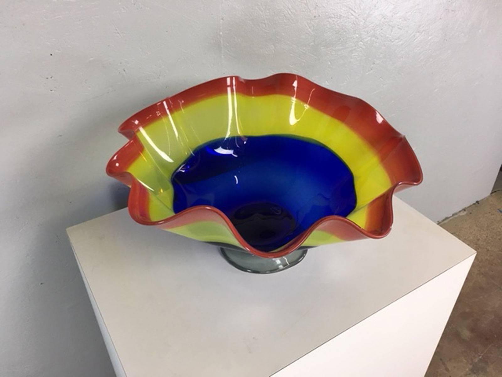 Handblown art glass bowl. Excellent condition.