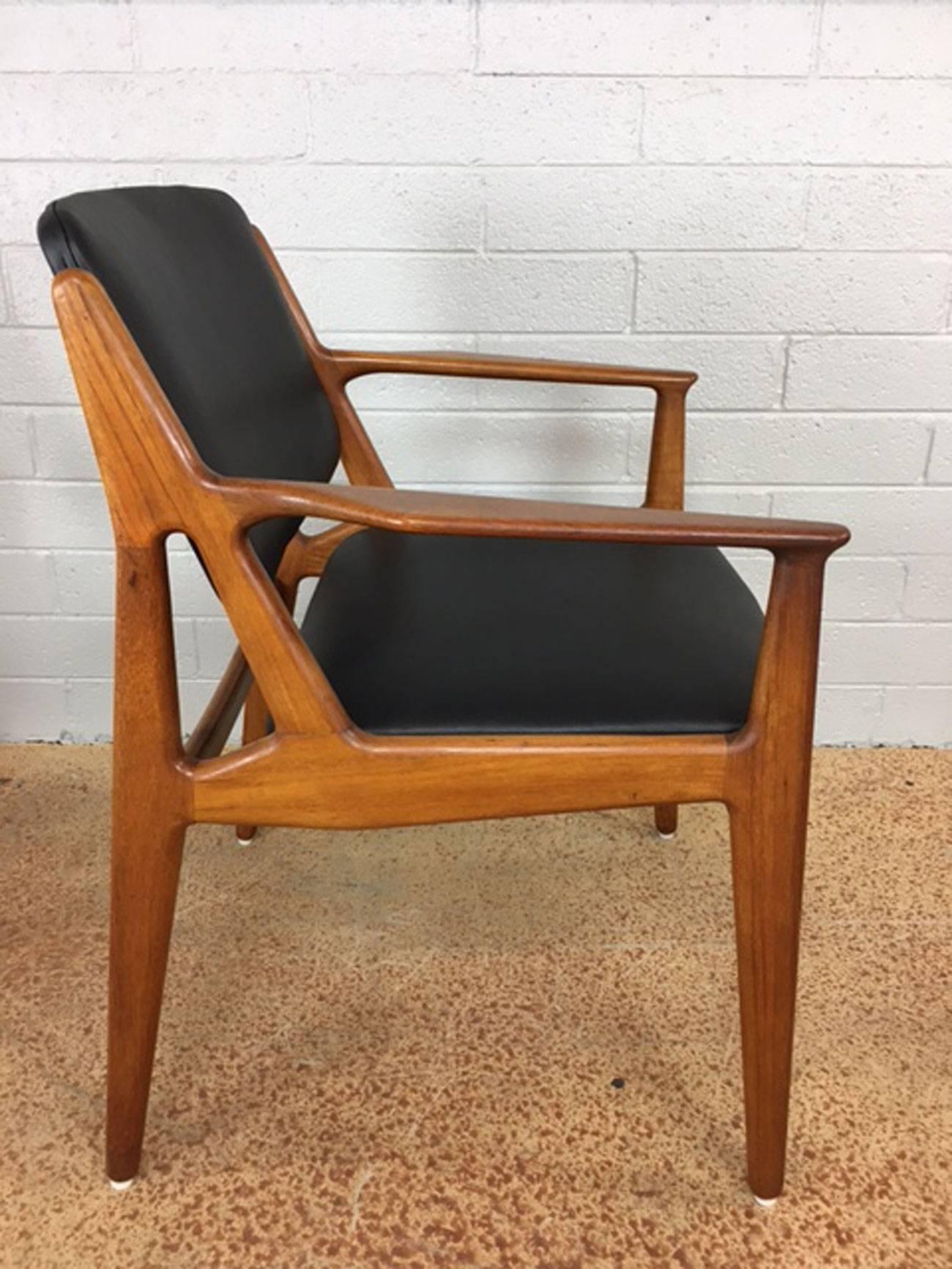 Arne Vodder Tilt Back Dining Chairs, Six Armless and Two Captains In Excellent Condition In Phoenix, AZ