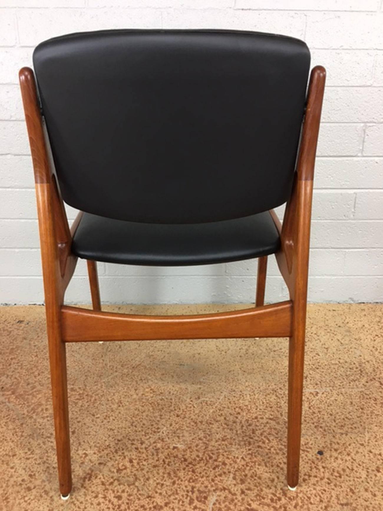 Leather Arne Vodder Tilt Back Dining Chairs, Six Armless and Two Captains