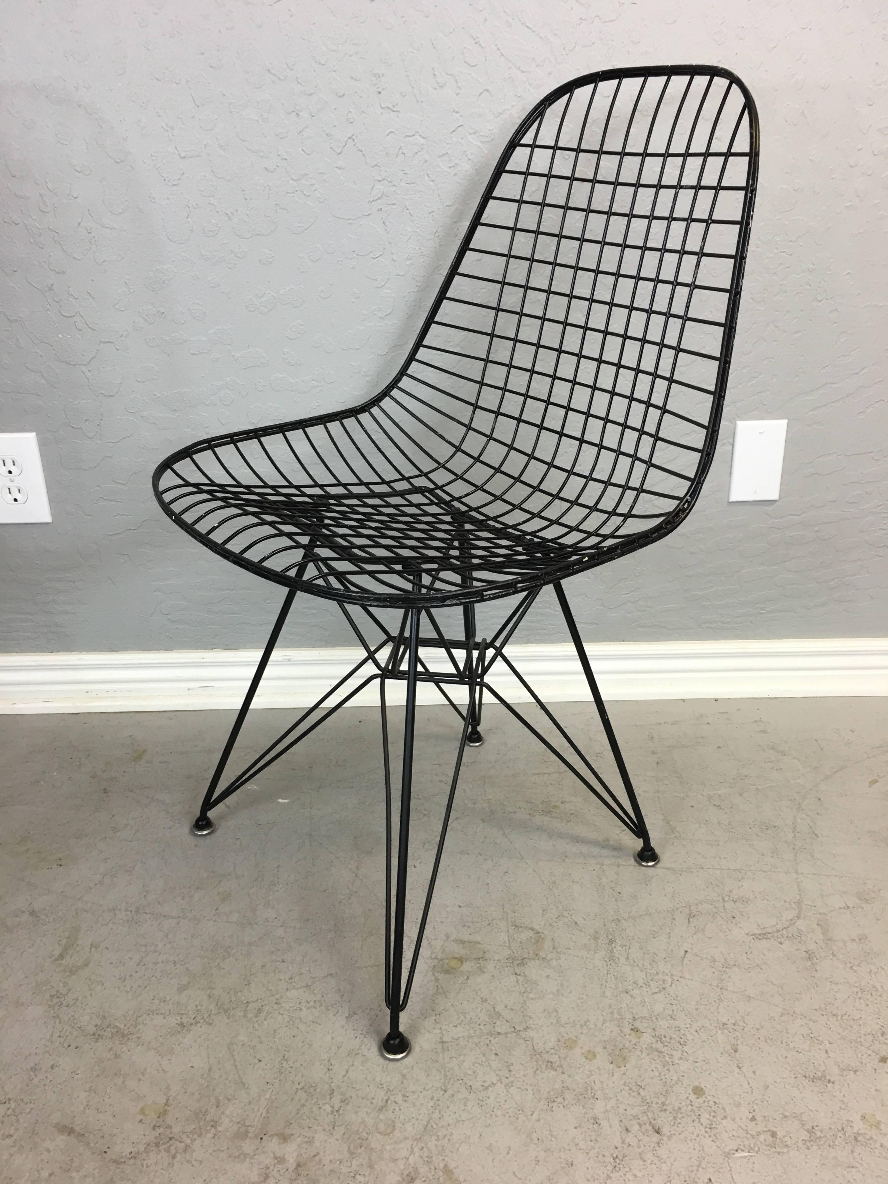 Charles and Ray Eames DKR5 Eiffel Base Chairs In Excellent Condition In Phoenix, AZ
