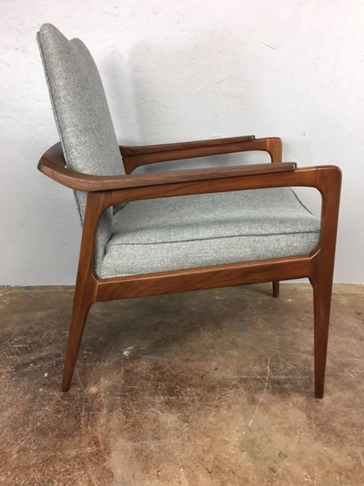 Danish Walnut Wrap Around Lounge Chairs Attributed to Adrian Pearsall  In Good Condition In Phoenix, AZ