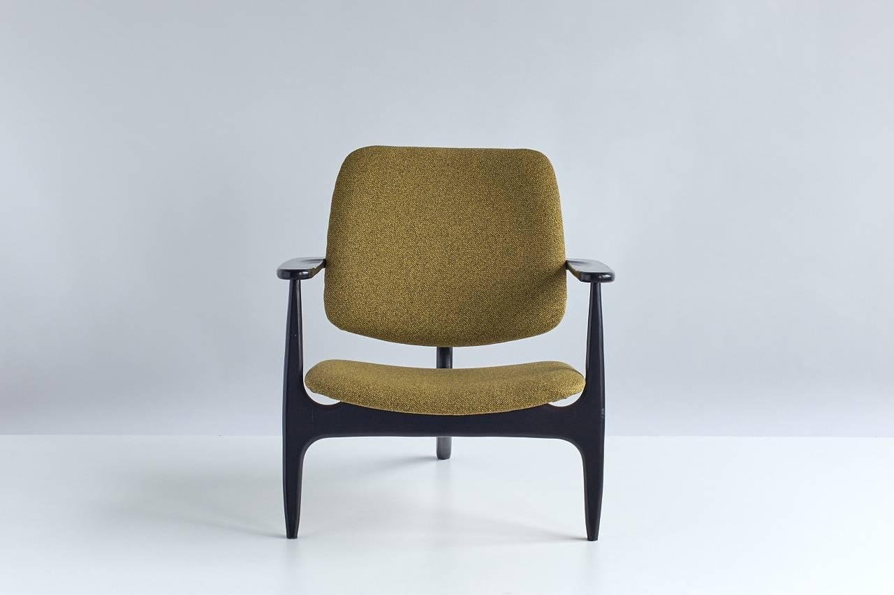 The three-legged S3 chair was a custom design by Alfred Hendrickx for the first class lounge of Sabena Airlines in Brussels, 1958. The three-legged beauty is a stunning example of modernist design with streamline influences. The production was