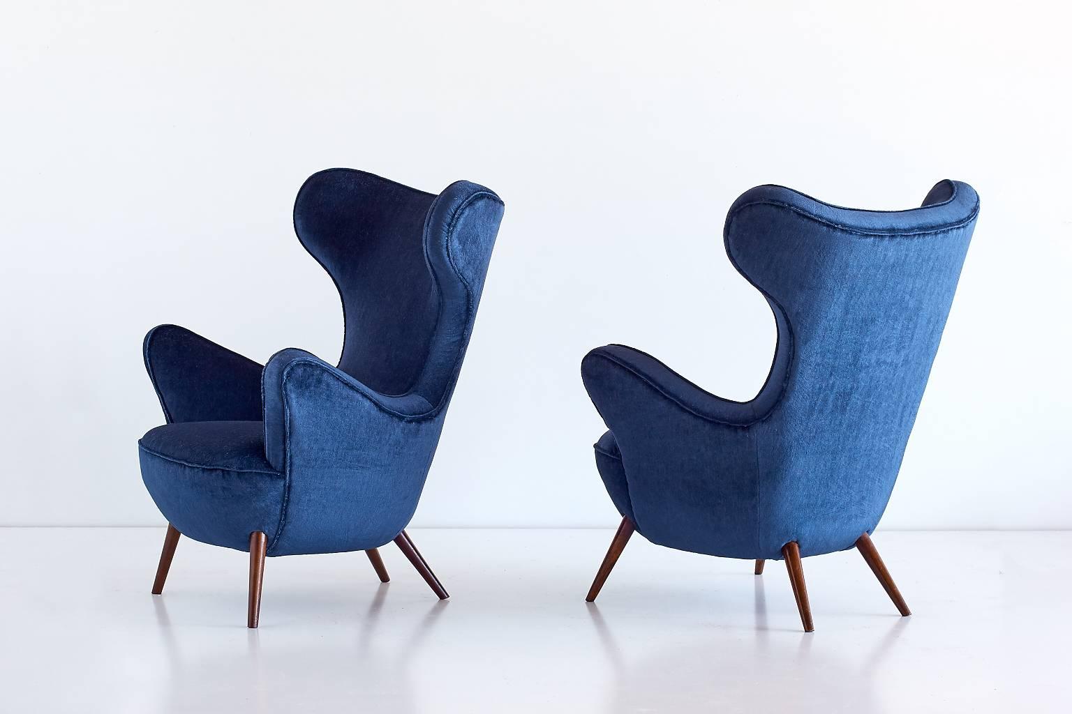 Mid-20th Century Pair of Paolo Malchiodi Armchairs in Blue Velvet, 1940s
