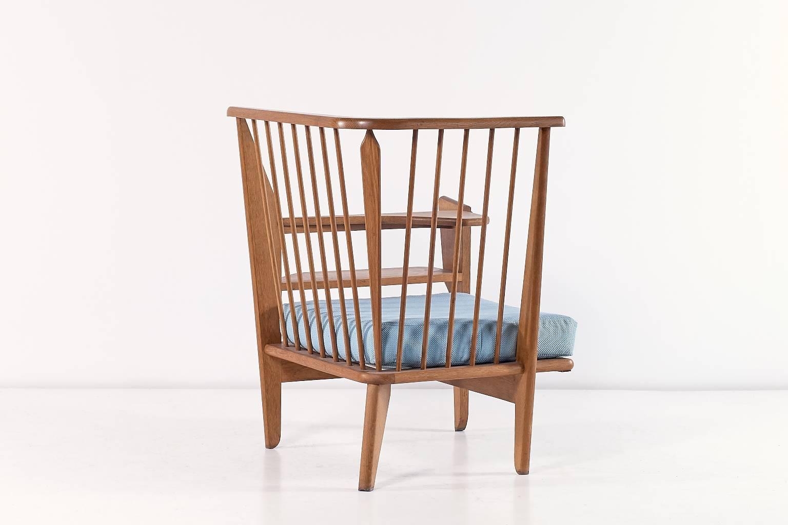 Guillerme & Chambron Corner Chair in Solid Oak In Good Condition In The Hague, NL