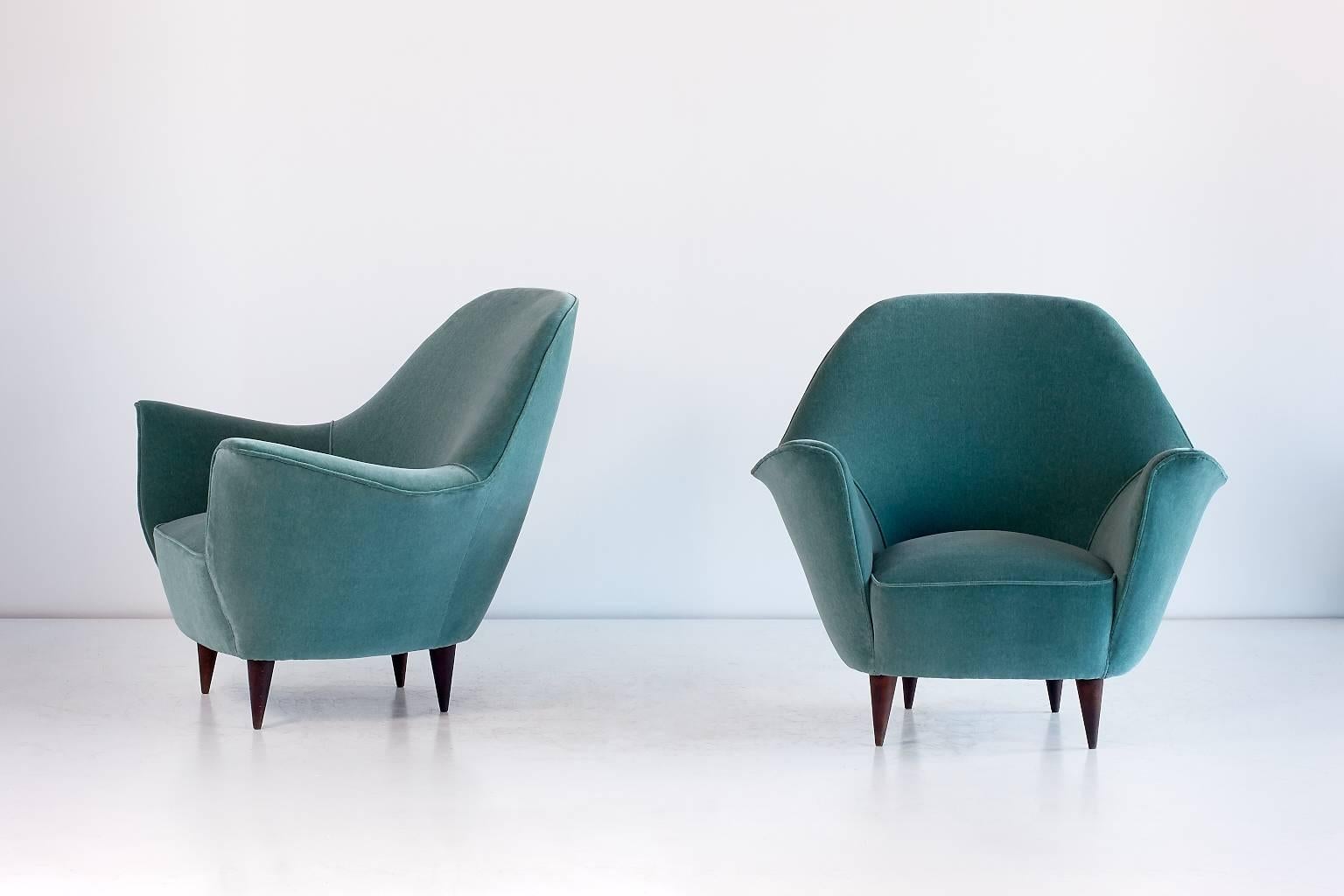Pair of Ico Parisi Armchairs in Green Dedar Velvet In Excellent Condition In The Hague, NL