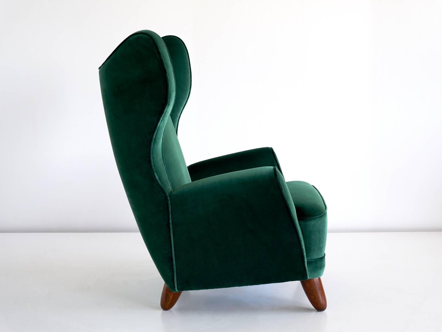Italian Exceptional 1940s Wingback Chair Attributed to Guglielmo Ulrich