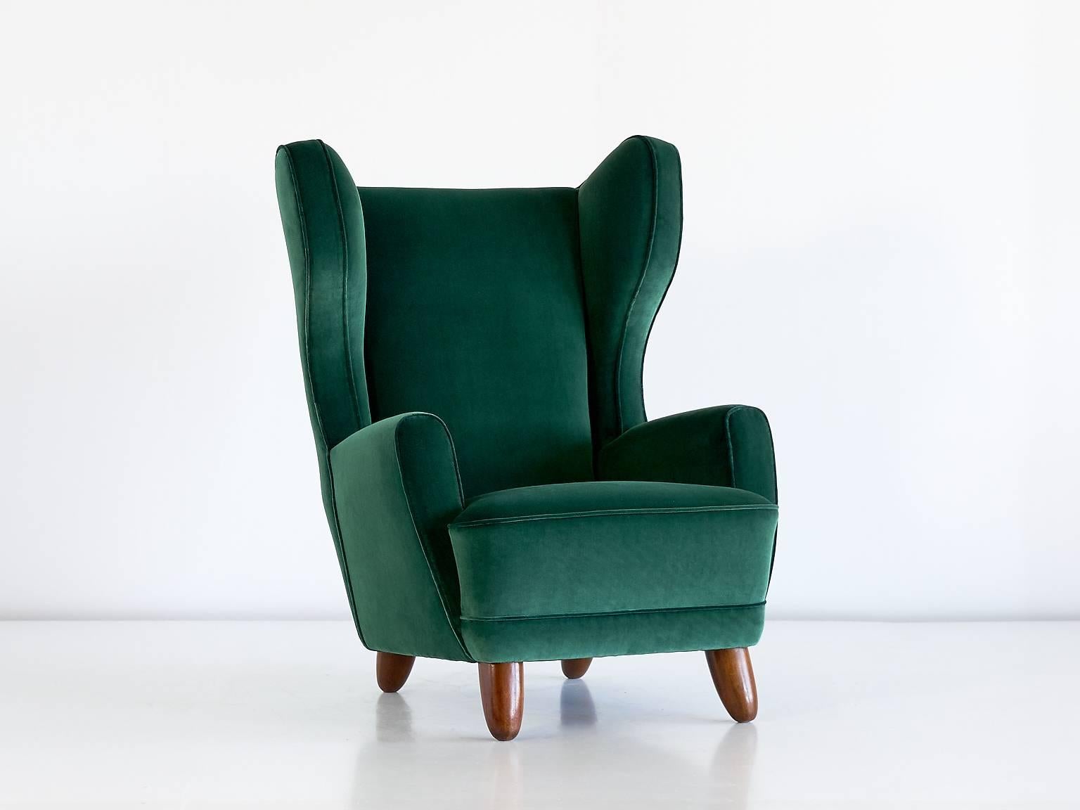 Modern Exceptional 1940s Wingback Chair Attributed to Guglielmo Ulrich