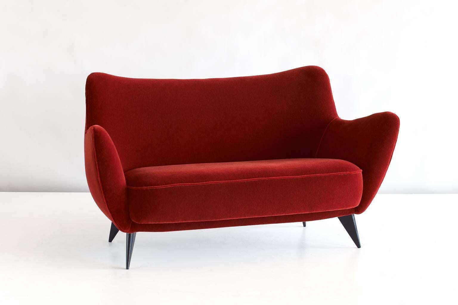 A rare 'Perla' sofa designed by Giulia Veronesi and produced by ISA Bergamo, Italy. Its striking sensual curves and the elegantly tapered legs give this sofa a sculptural and modern feel. The sofa has been fully reconditioned and newly upholstered