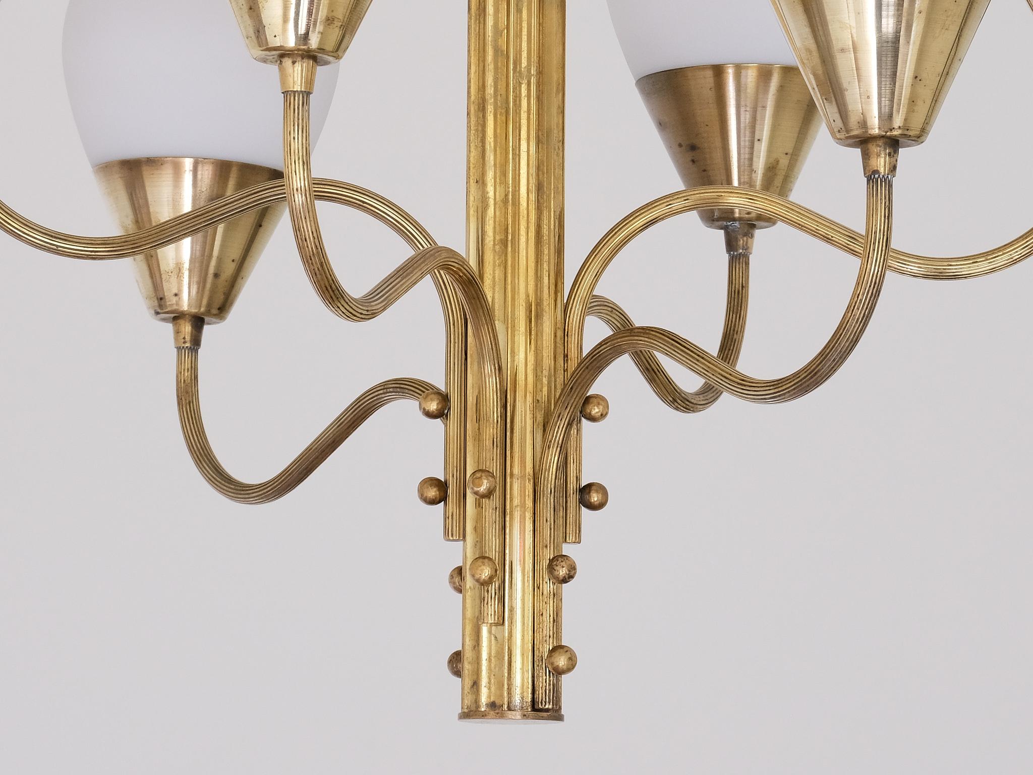 Eccezionale lampadario a sei bracci di Edvard Hagman, ottone e vetro opalino, Svezia, 1956 in vendita 1