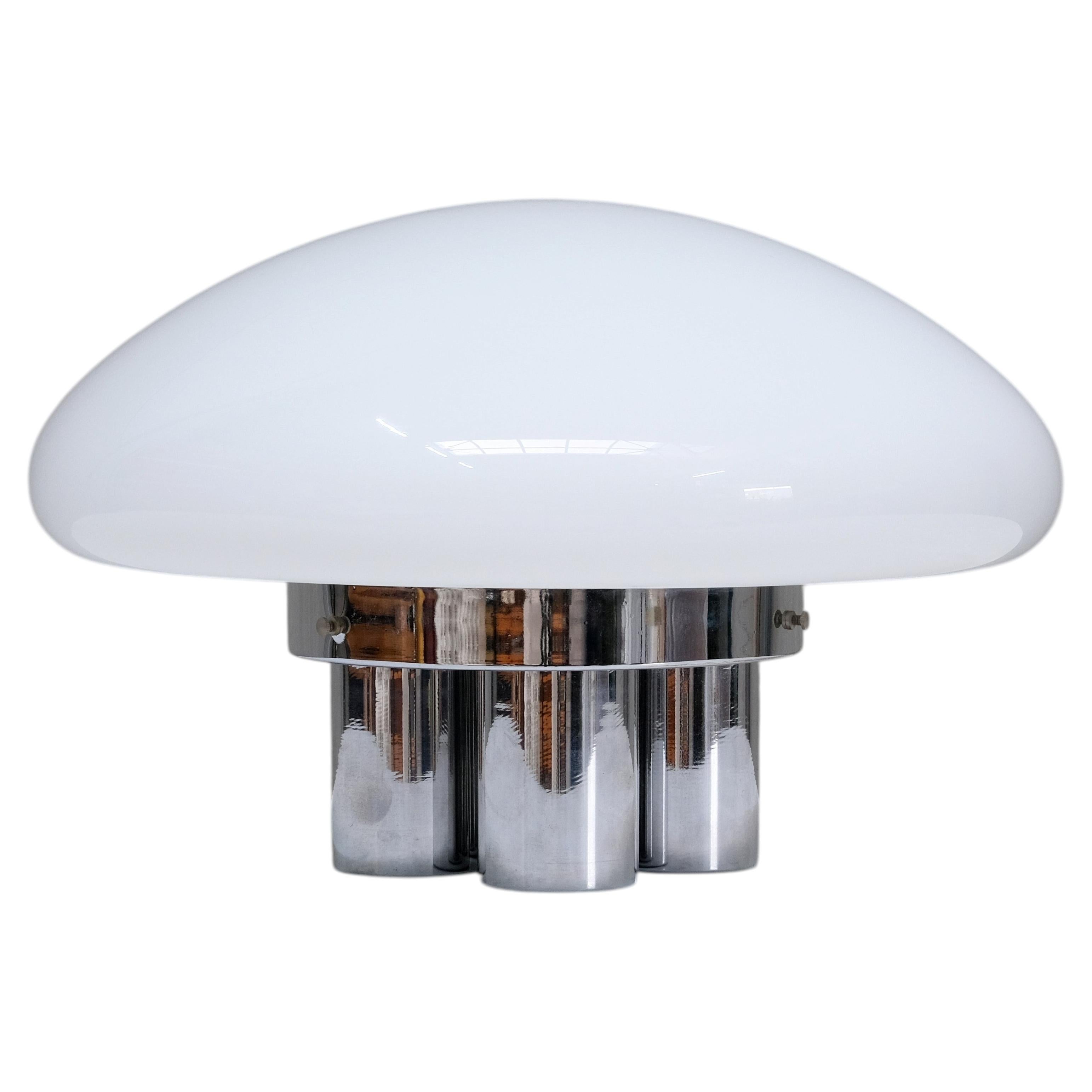 How does a table lamp work?