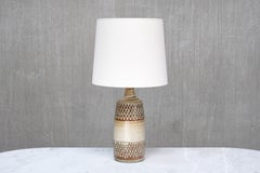 Grande lampada da tavolo con rilievo in ceramica di Einar Johansen, Søholm Stentøj, Danimarca, anni ’60