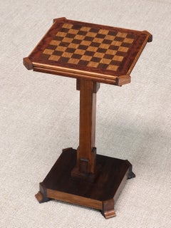 Table d'appoint/table d'échecs Art déco en chêne avec plateau en damier, Pays-Bas, années 1930