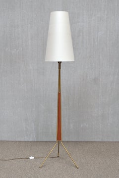 Lampe sur pied à trépied « Brass and Teak » de Möllers Armatur, Eskilstuna, Suède, fin des années 1950