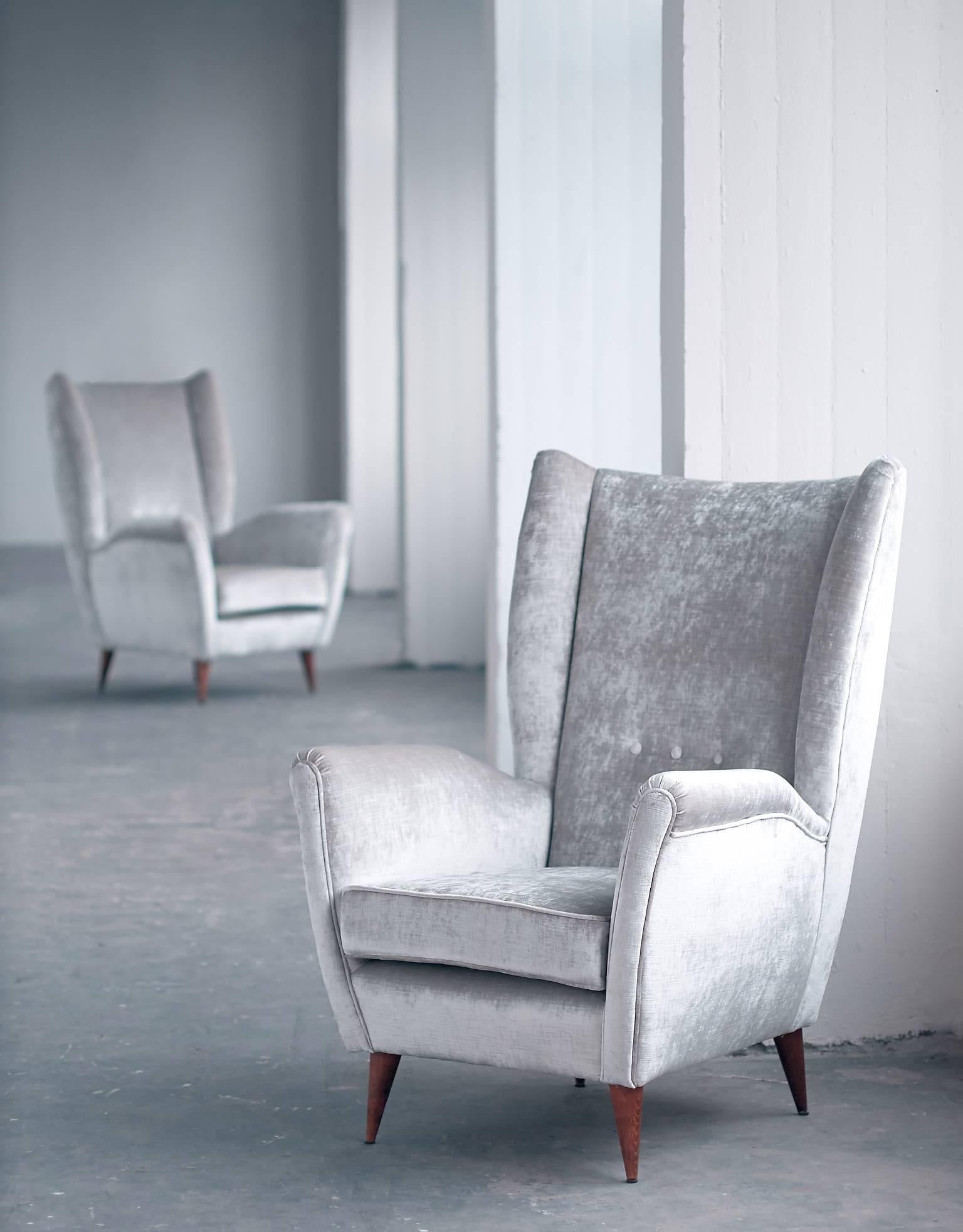Gio Ponti Pair of High Back Armchairs in Silver Gray Velvet 2