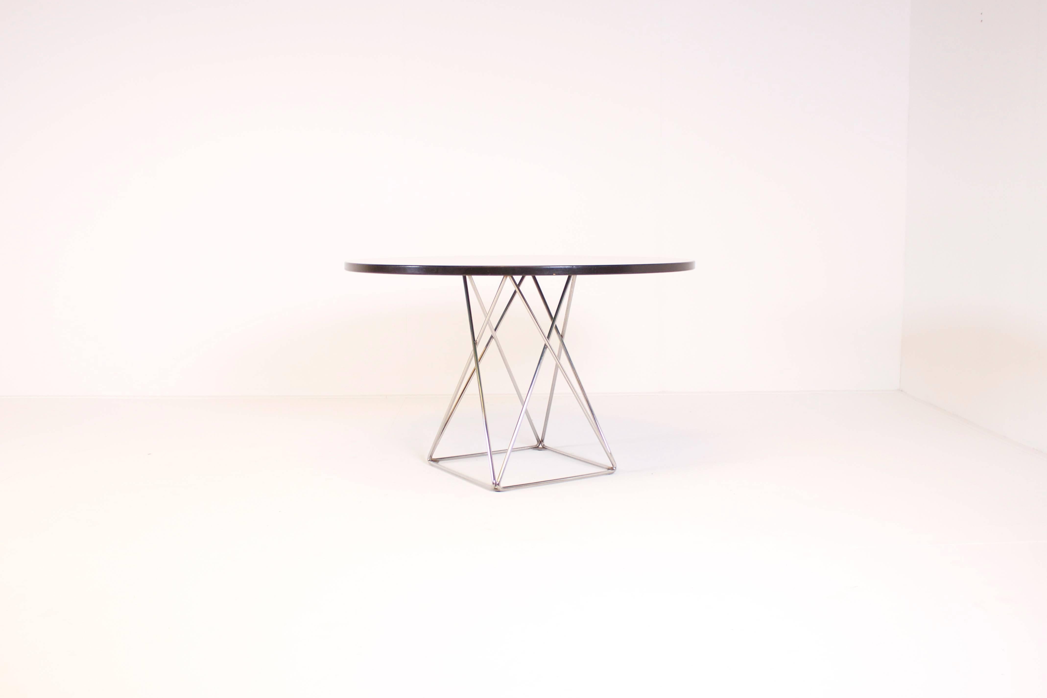 Very nice round dining table by Thonet. 

Marked with manufacturers label.

Chromed metal Eiffel base. 

Light grey formica top with a black lacquered wooden rim.

Goes very well with Charles & Ray Eames plastic chairs with Eiffel base.

From
