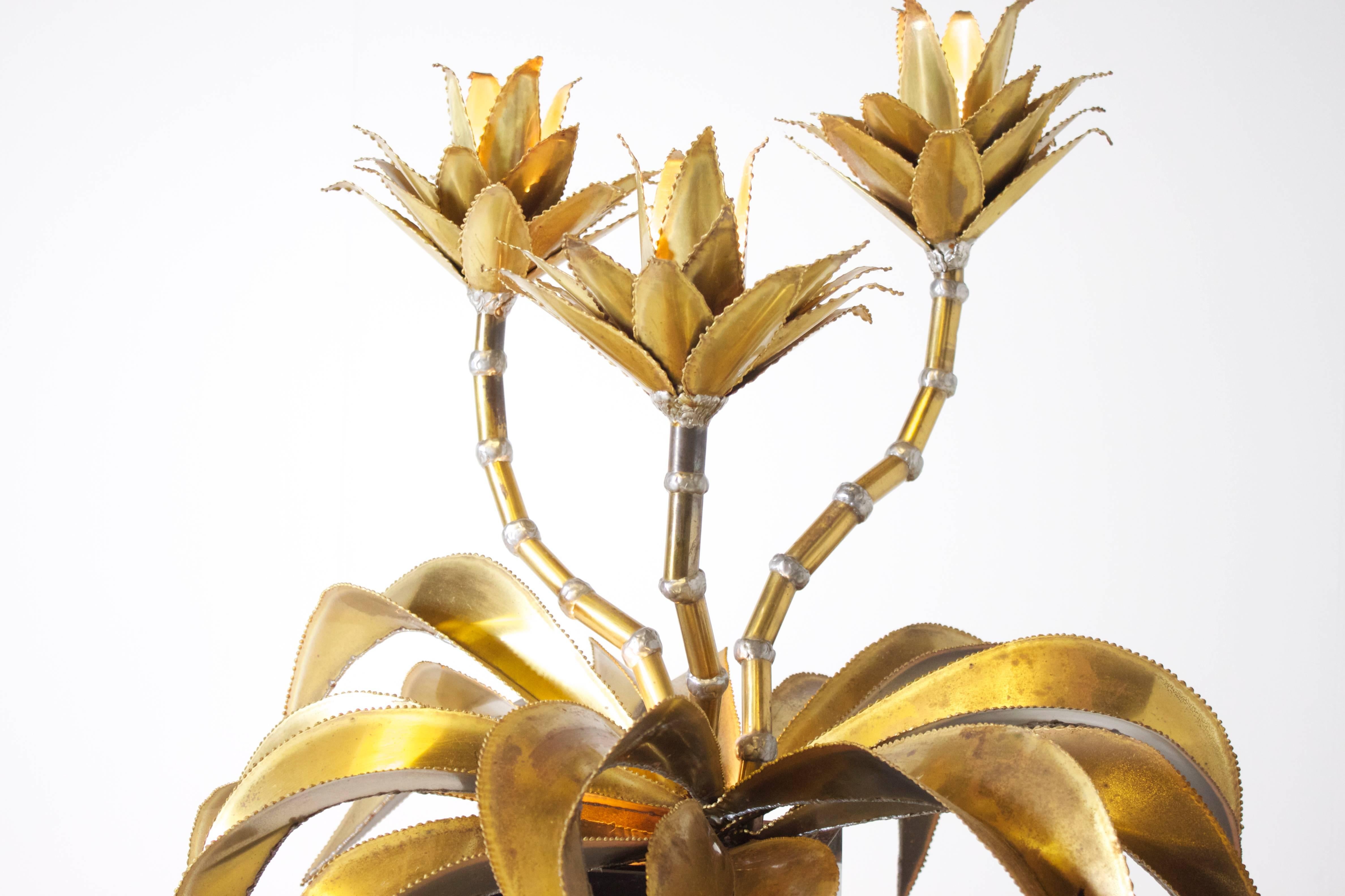 Mid Century Hollywood Regecy Brass Maison Jansen Light Table Lamp Flower Leaves In Good Condition For Sale In Echt, NL