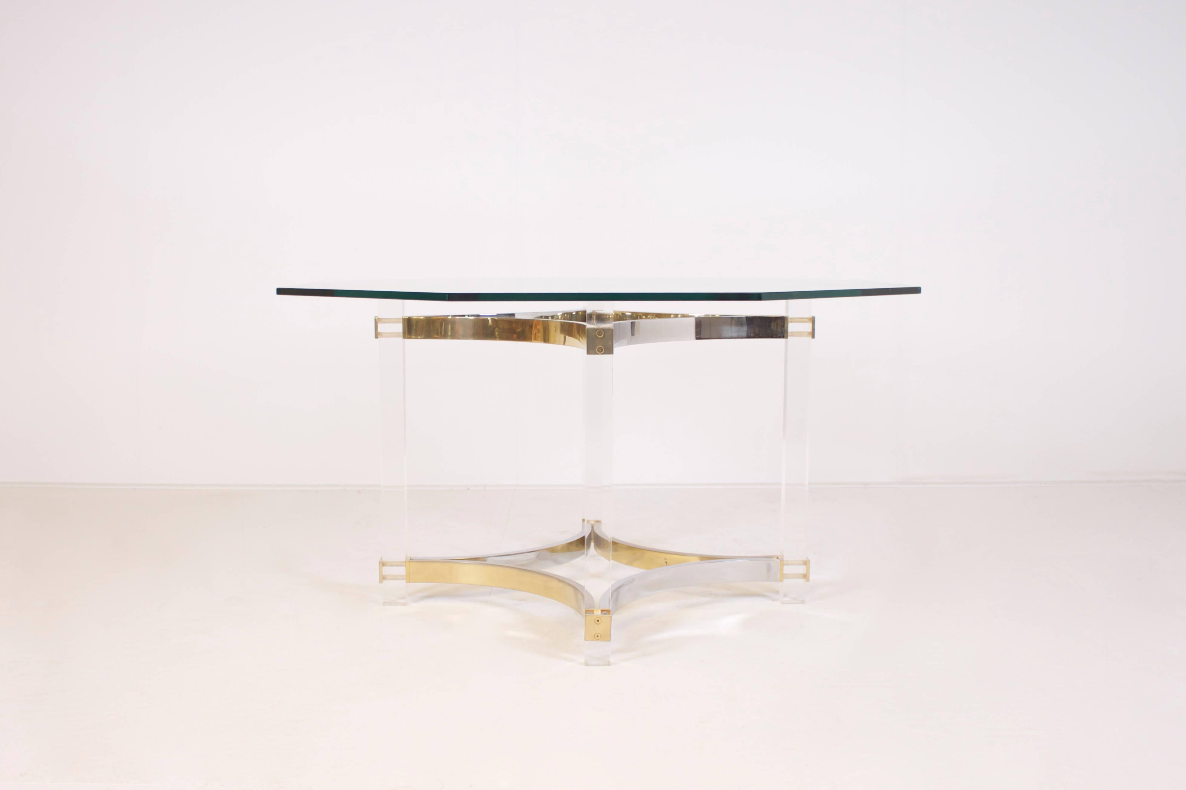 Stunning dining table by Alessandro Albrizzi.

Octagon shaped glass top.

Lucite supports connected with chrome and brass elements.

From now on all large and fragile overseas transports from Cadmium will be handled by the Tramo Group.

Tramo is the