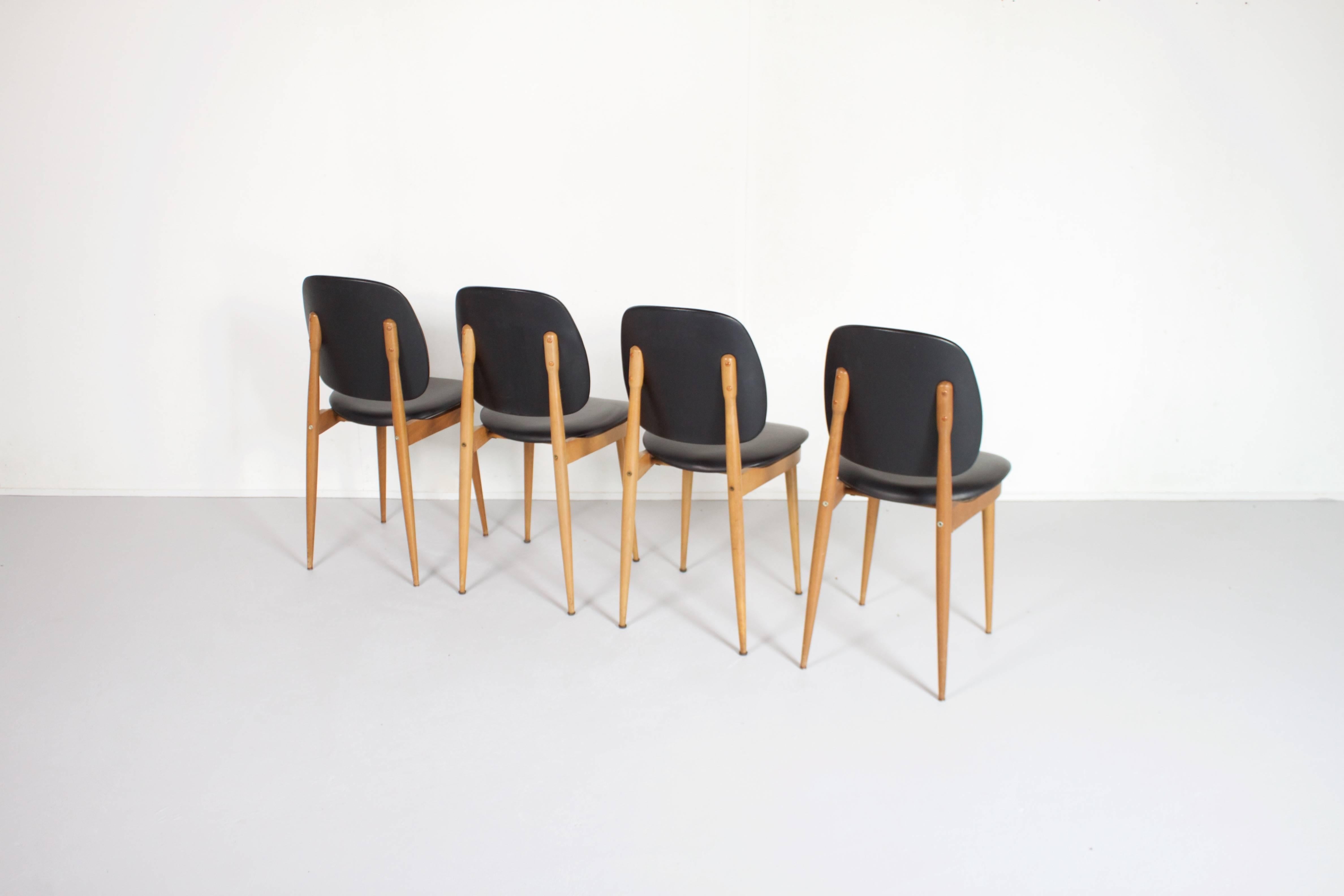 Mid-Century Modern Set of Four Side Chairs For Sale
