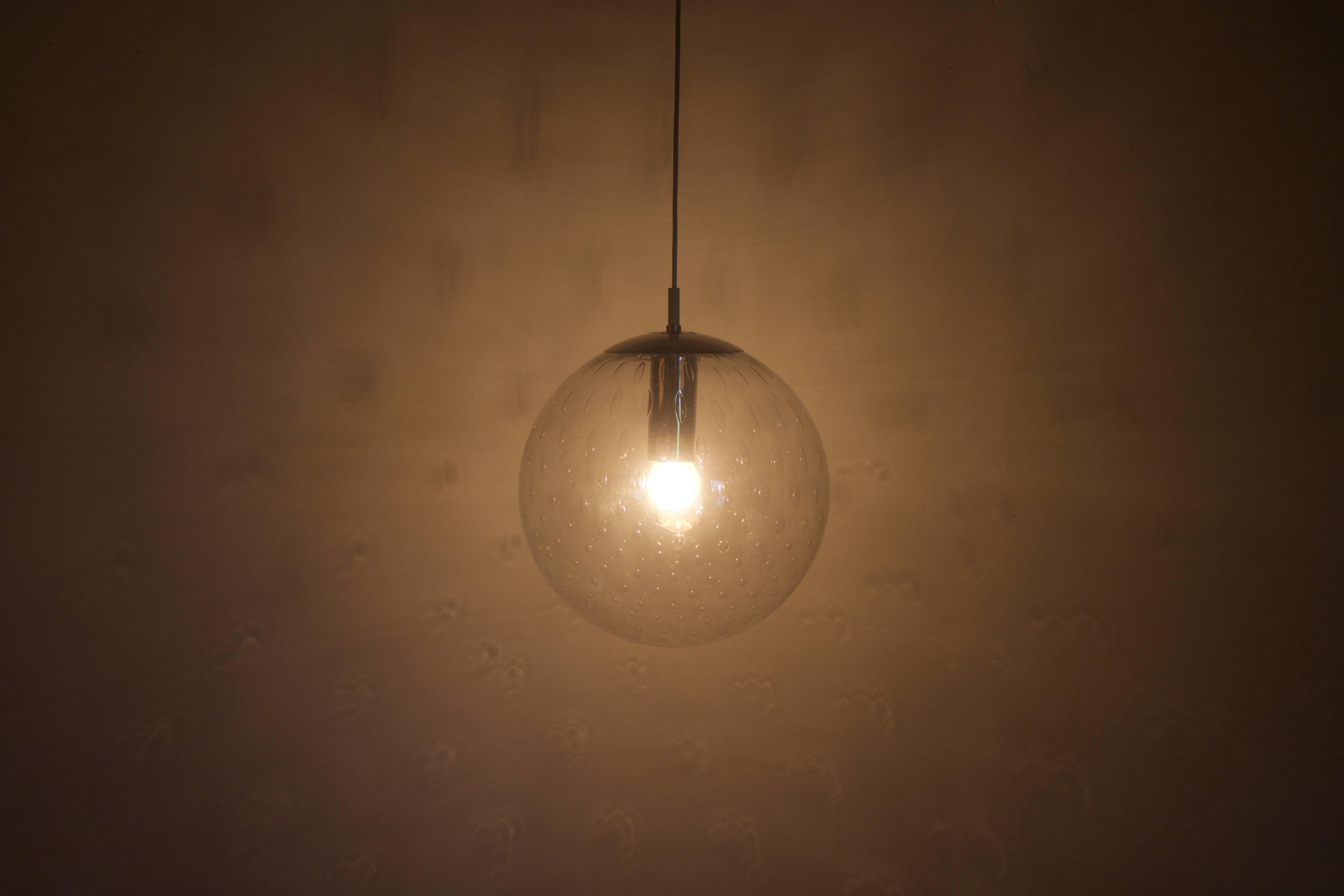 1/6 Beautiful ‘Licht-Drops’ Globe Pendant by RAAK Amsterdam, 1960s In Excellent Condition For Sale In Echt, NL