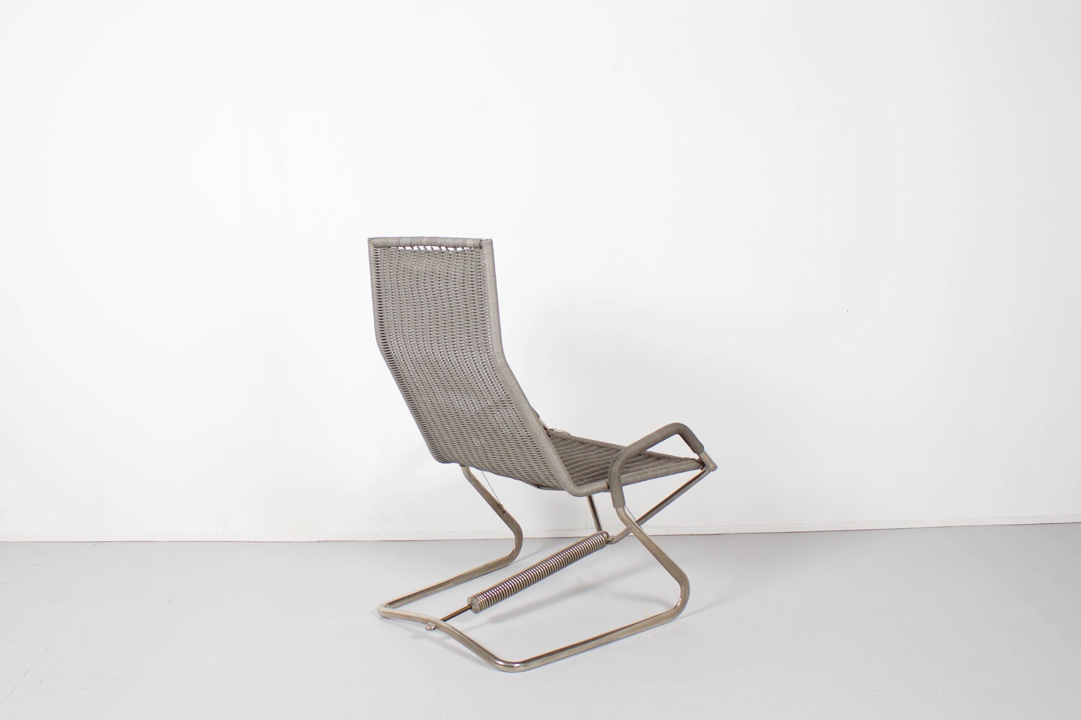 Tecta D36 floating chair by Jean Prouvé in very good condition.

The chair has a chrome-plated frame with a grey papercord seat and back.

It is equipped with a heavy spring which can be adjusted to the weight of the person who sits in it.
By