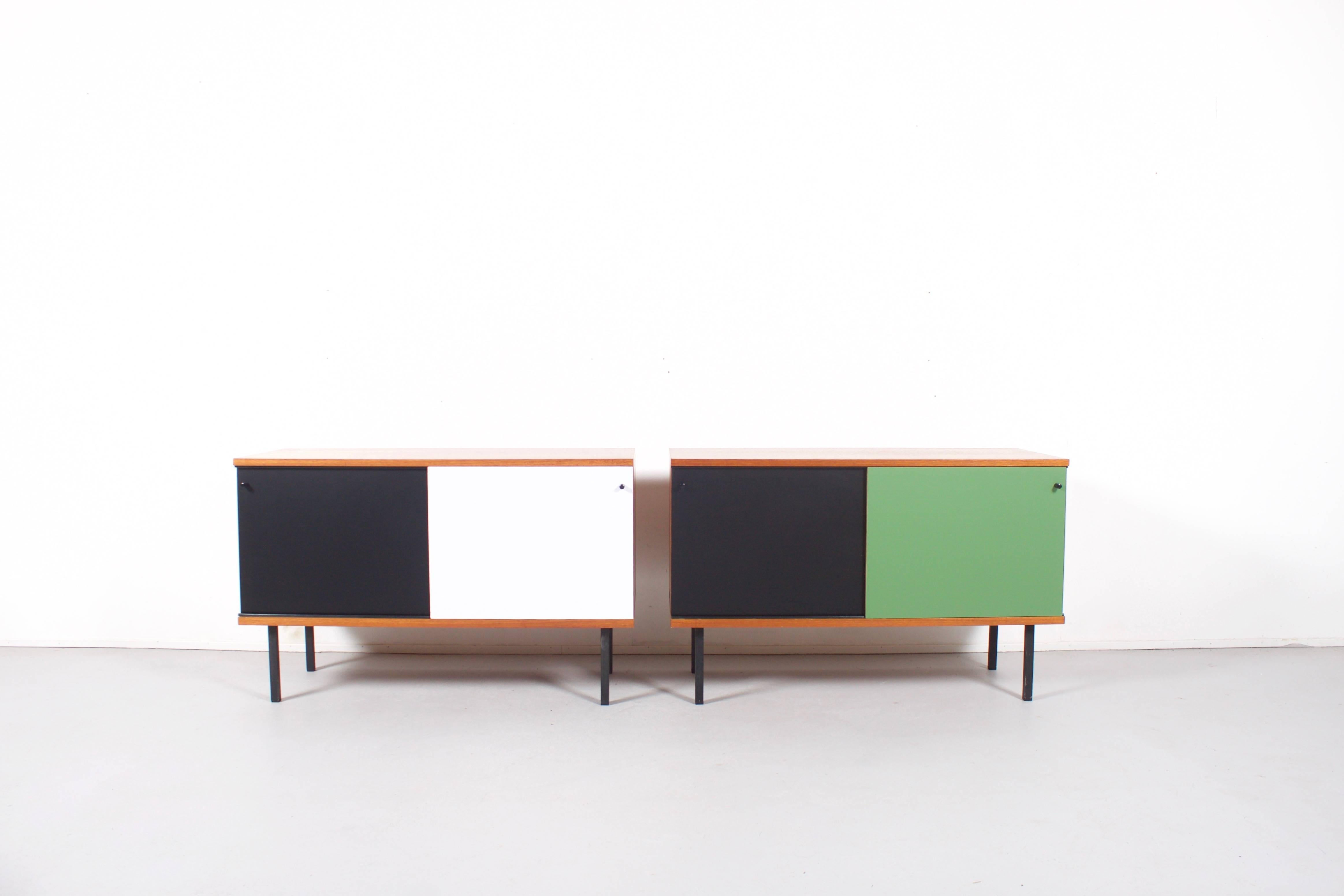 Teak Rego cabinets by Gunther Renkel in good condition.

Colored sliding doors.

One shelf.

Black lacquered metal legs.



   
