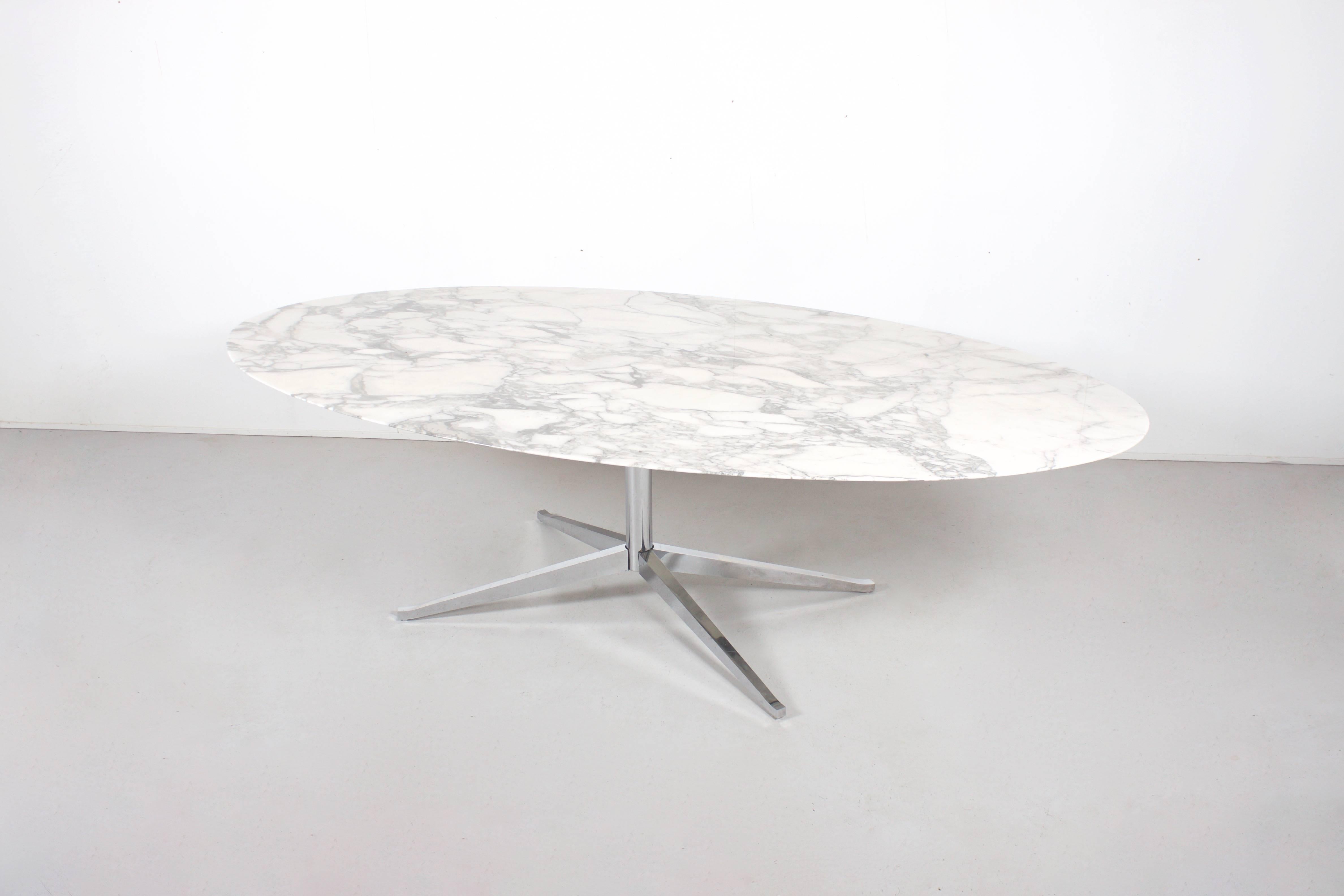 Américain Table de salle à manger ou bureau ovale originale en marbre Florence Knoll pour Knoll International