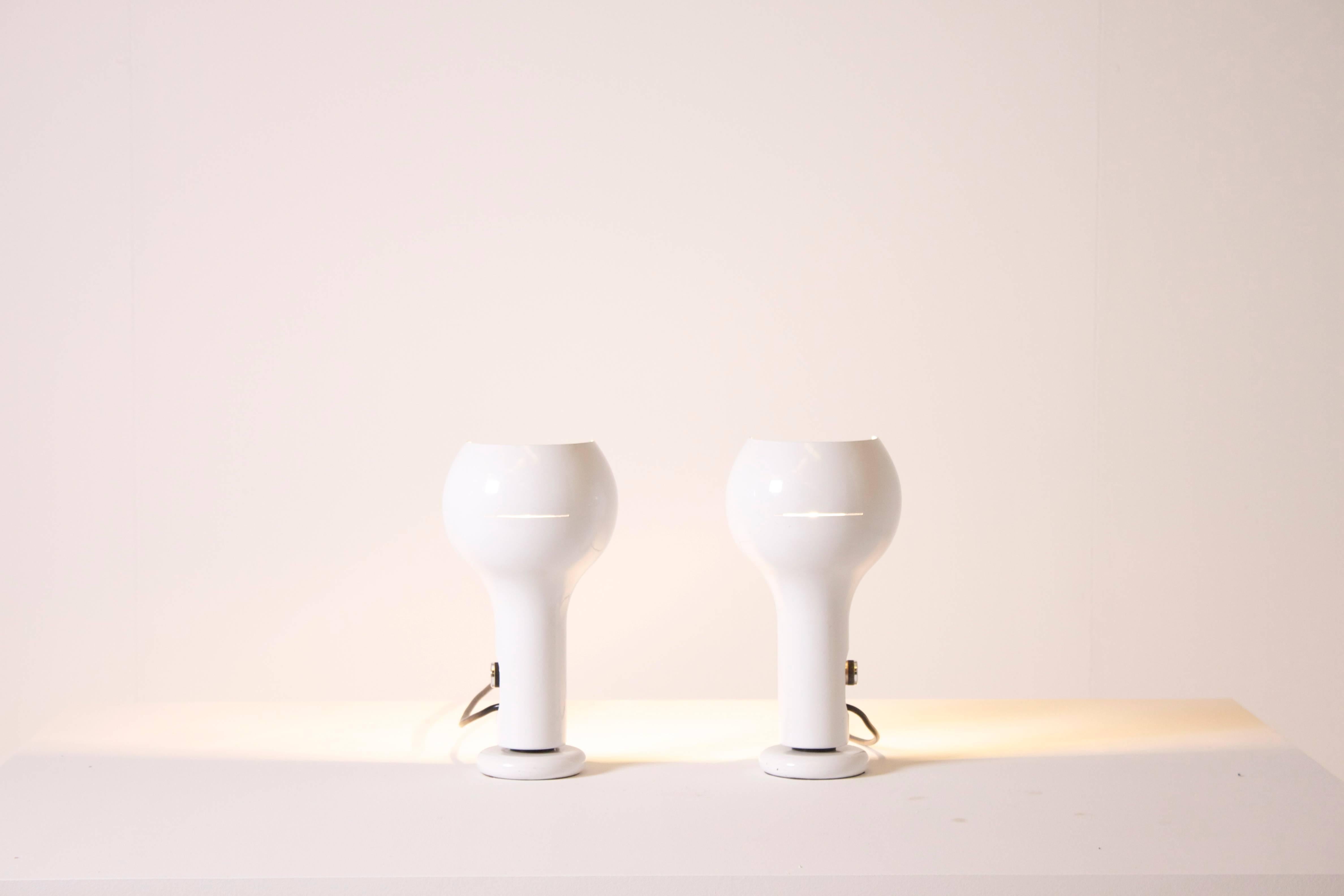 Early edition 2207 flash table lamps by Joe Colombo.

Manufactured by Oluce, Milan.

White lacquered metal.

Built in dimmer switch.

If you have any questions, please feel free to contact us.