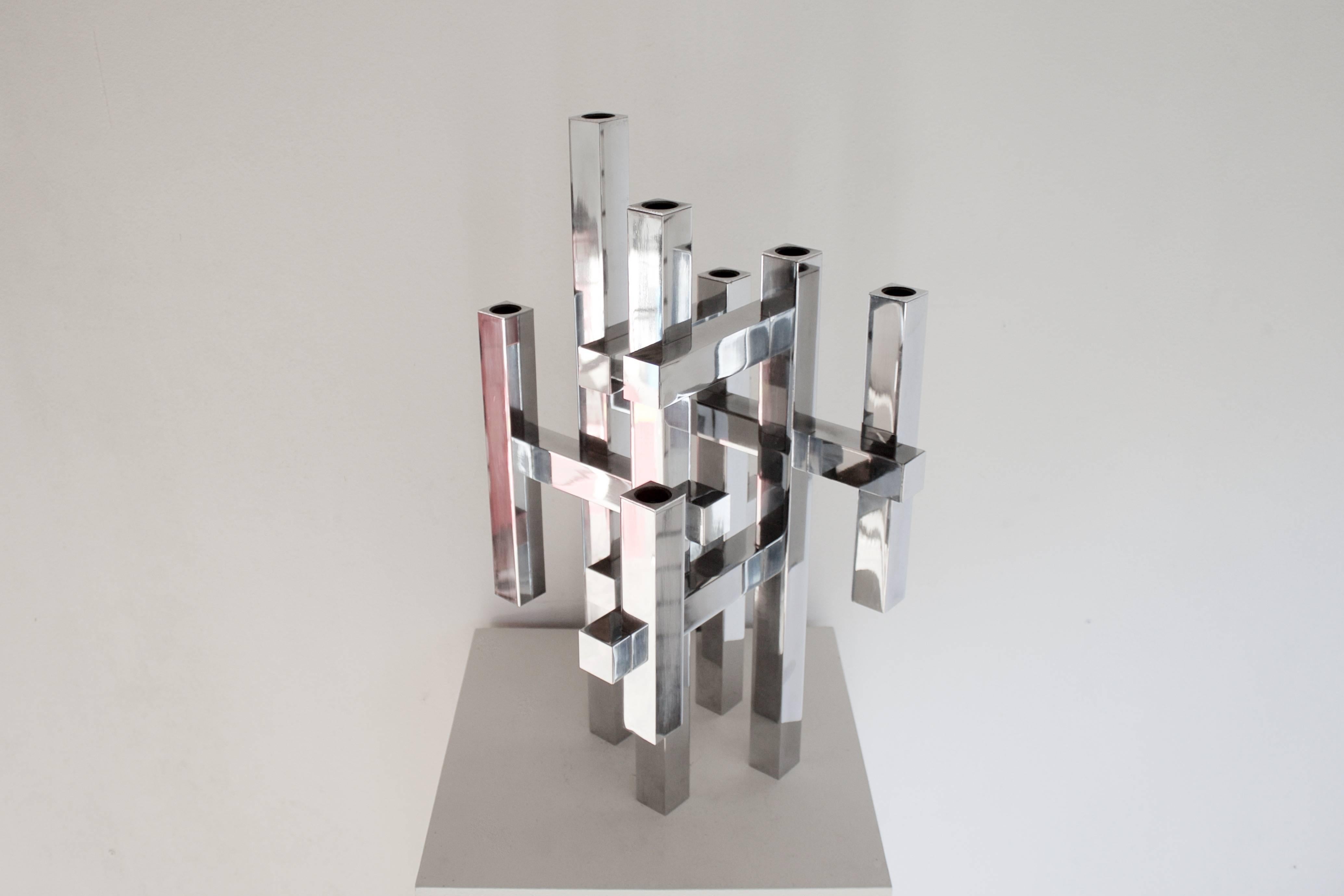 Impressive Gaetano Sciolari table lamp which holds eight lamps.

The geometric form is created by intersecting vertical and horizontal bars

The chromed surface creates a beautiful effect and gives the lamp a rich appearance

The Mid-Century