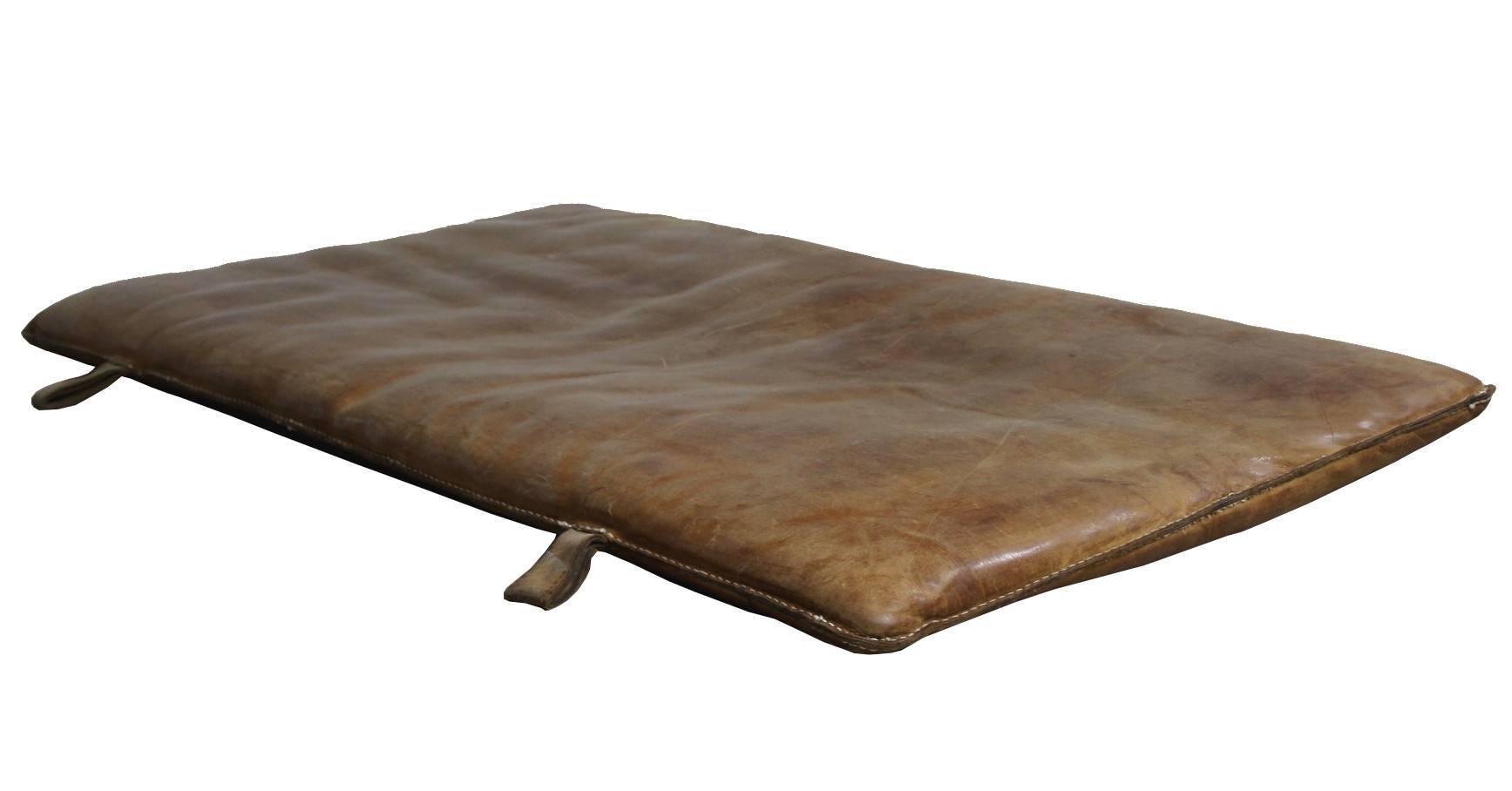 Large leather gym mat from the 1950s in original vintage condition.