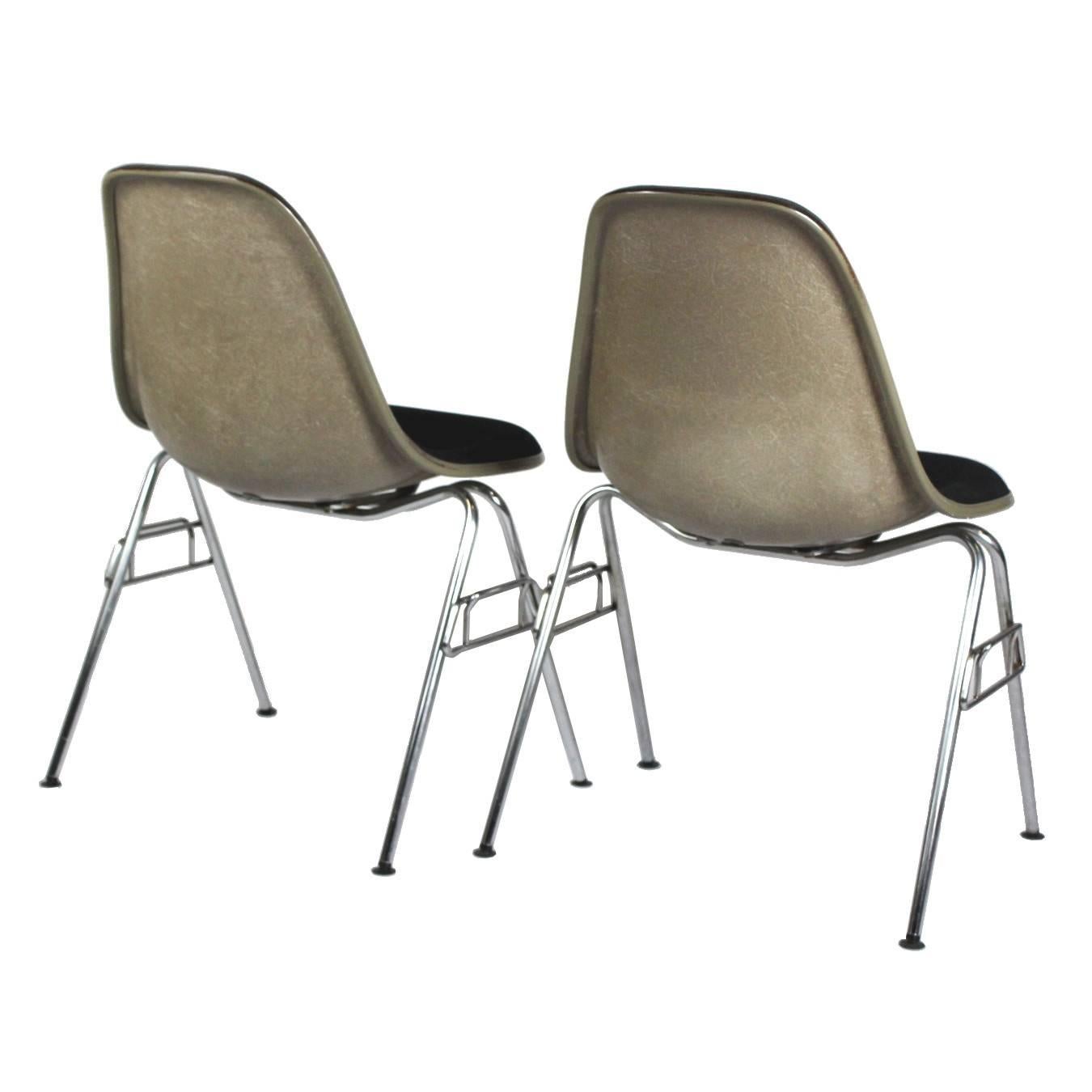Central American 1970s Pair of Stacking Chairs by Ray and Charles Eames for Herman Miller