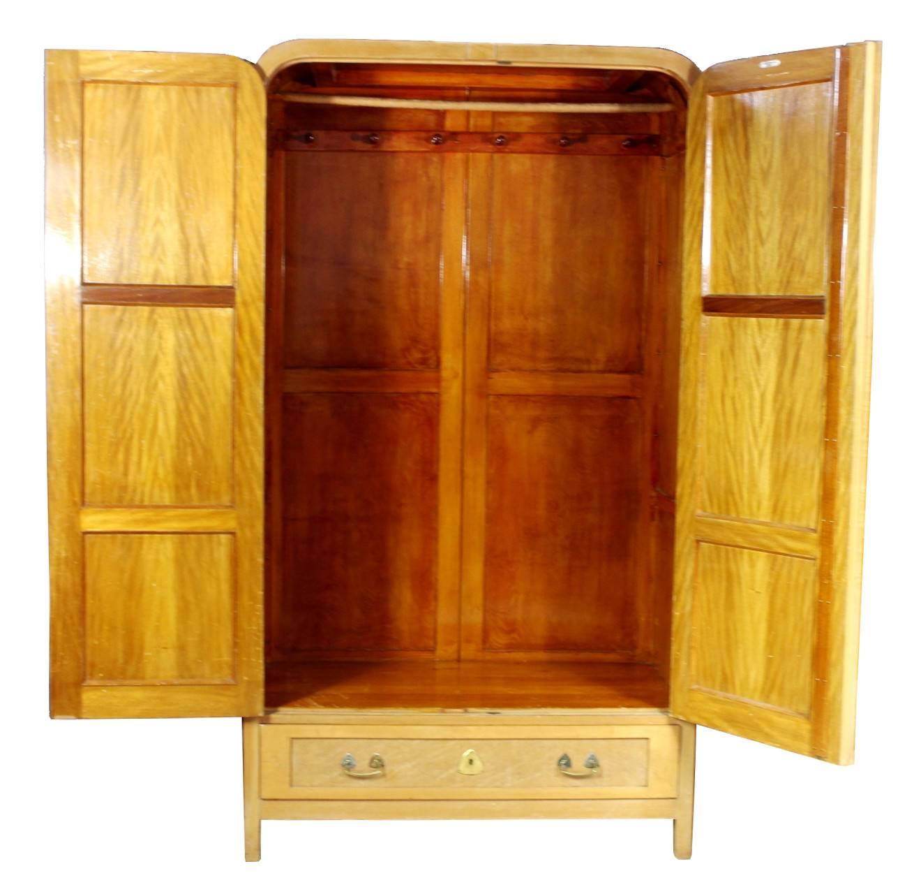 Pair of Thonet wardrobes made in the early 20th century. Both pieces are rarely labeled 'Bratří Thonetové Brno' and have Thonet embossed on the keys. They are made from bent beech plywood and are in original condition. 
Price for one piece.