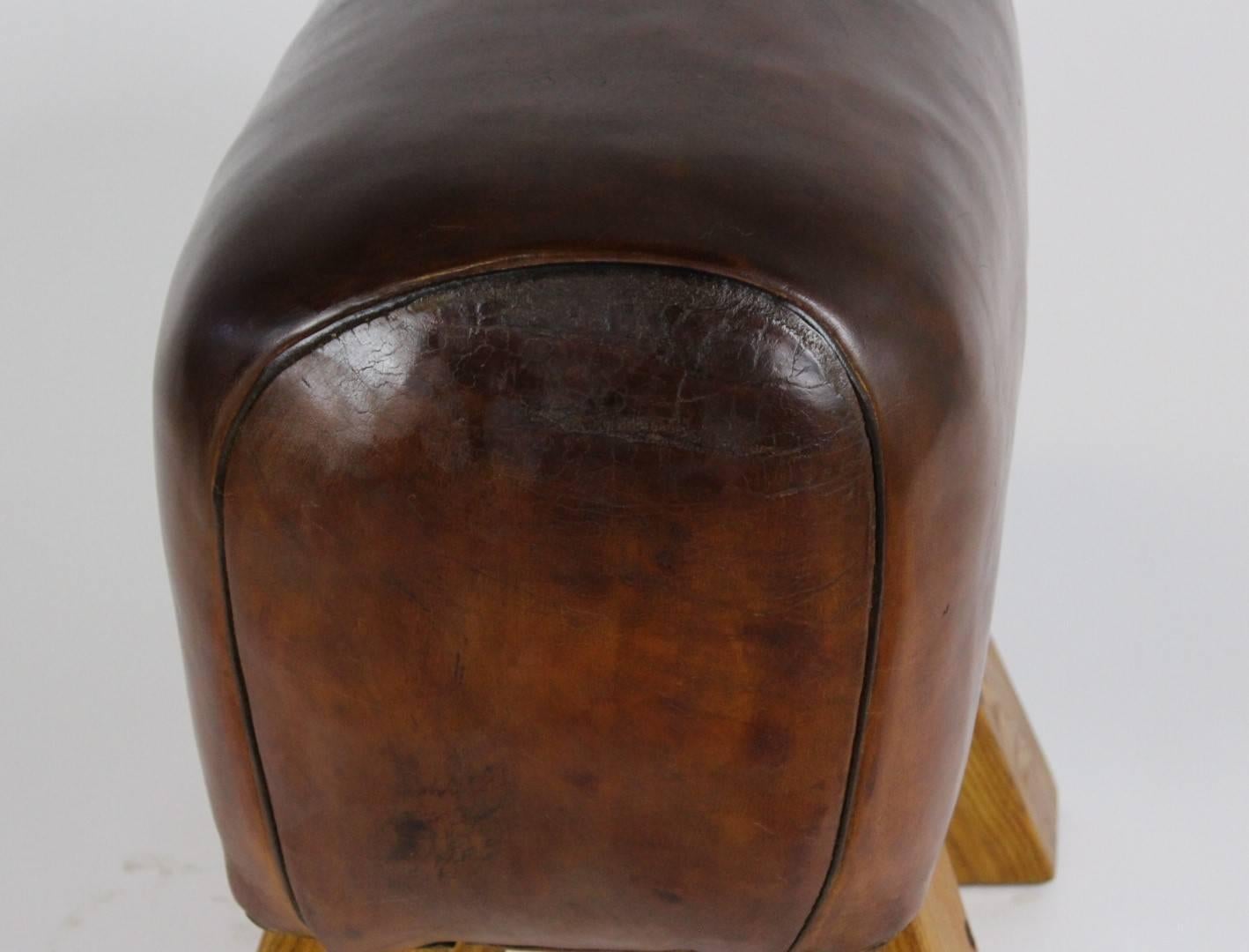 Mid-Century Leather Gym Seat In Good Condition In Cimelice, Czech republic