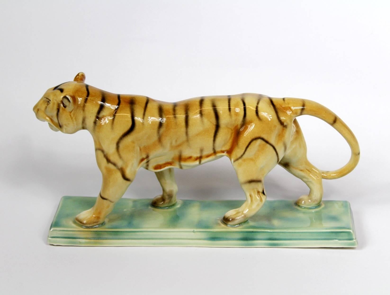 Keramik-Tiger-Skulptur, Ditmar Urbach, 1930er Jahre im Zustand „Hervorragend“ in Cimelice, Czech republic