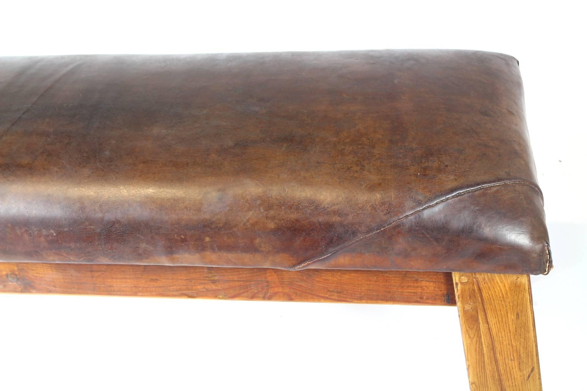 1940s Leather Gym Bench In Excellent Condition In Cimelice, Czech republic