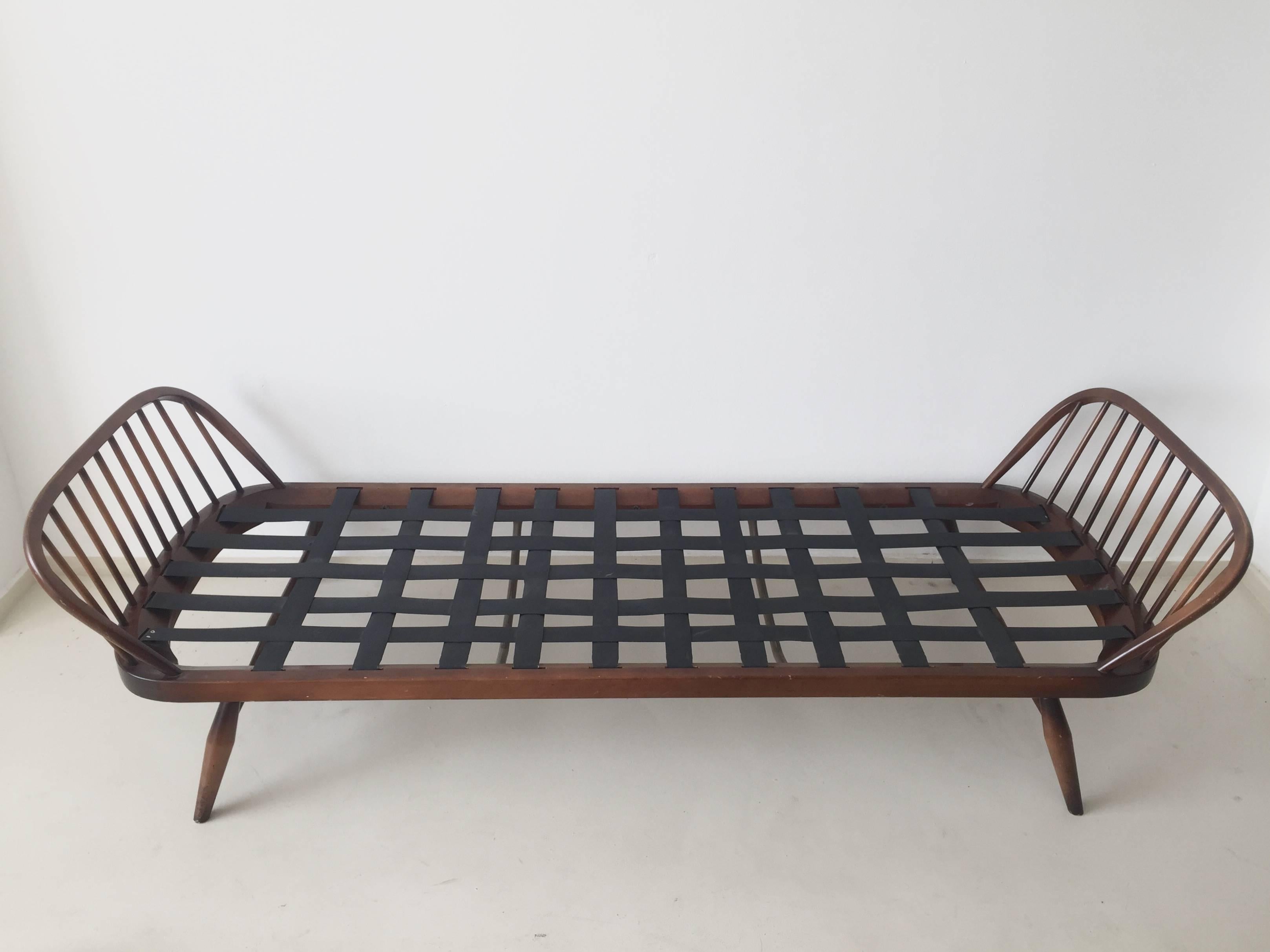 Studio Sofa, Daybed, Couch, Model 355 Designed by Lucian Ercolani in the 1950s In Good Condition In Schagen, NL