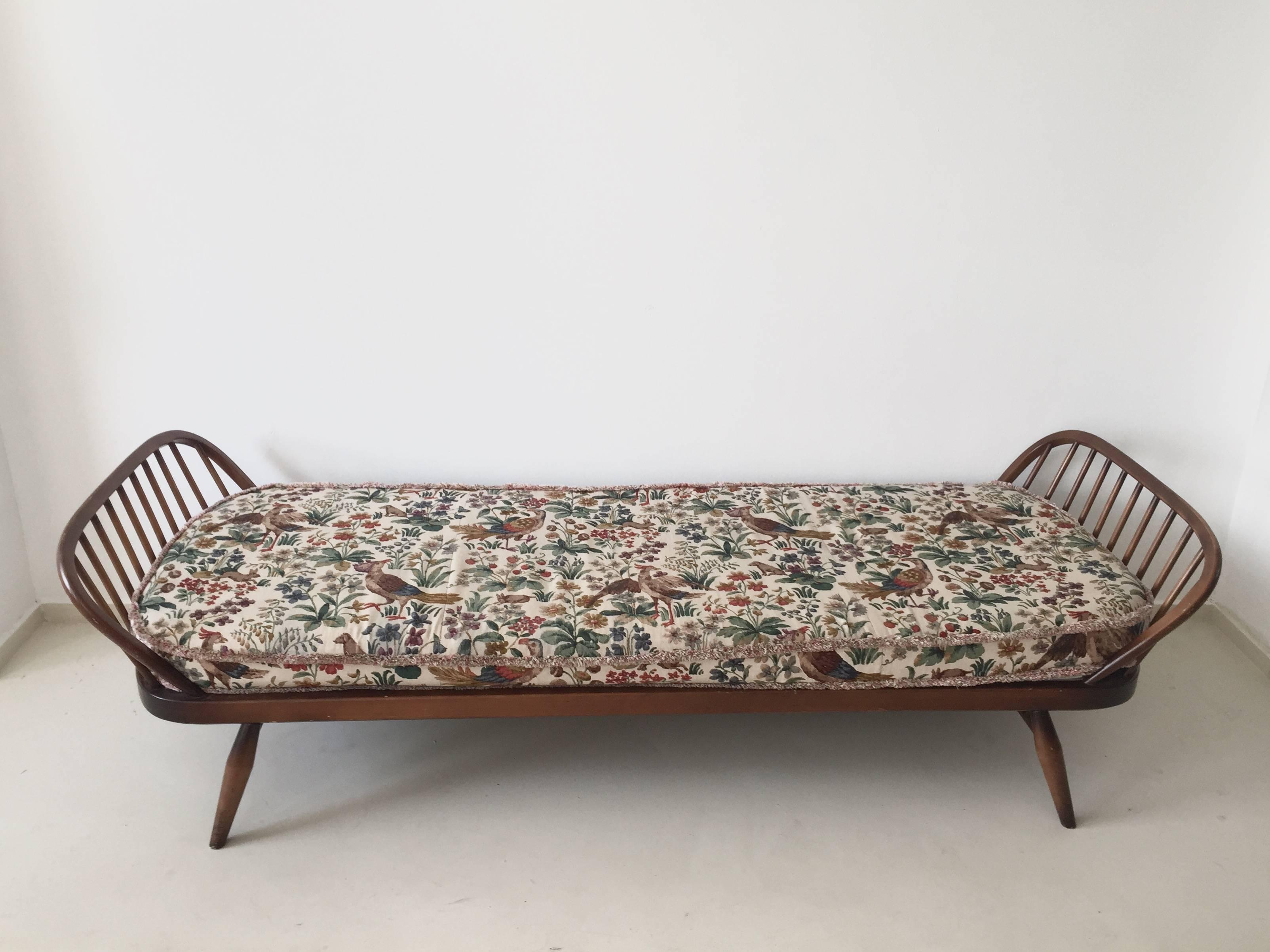 Mid-Century Modern Studio Sofa, Daybed, Couch, Model 355 Designed by Lucian Ercolani in the 1950s