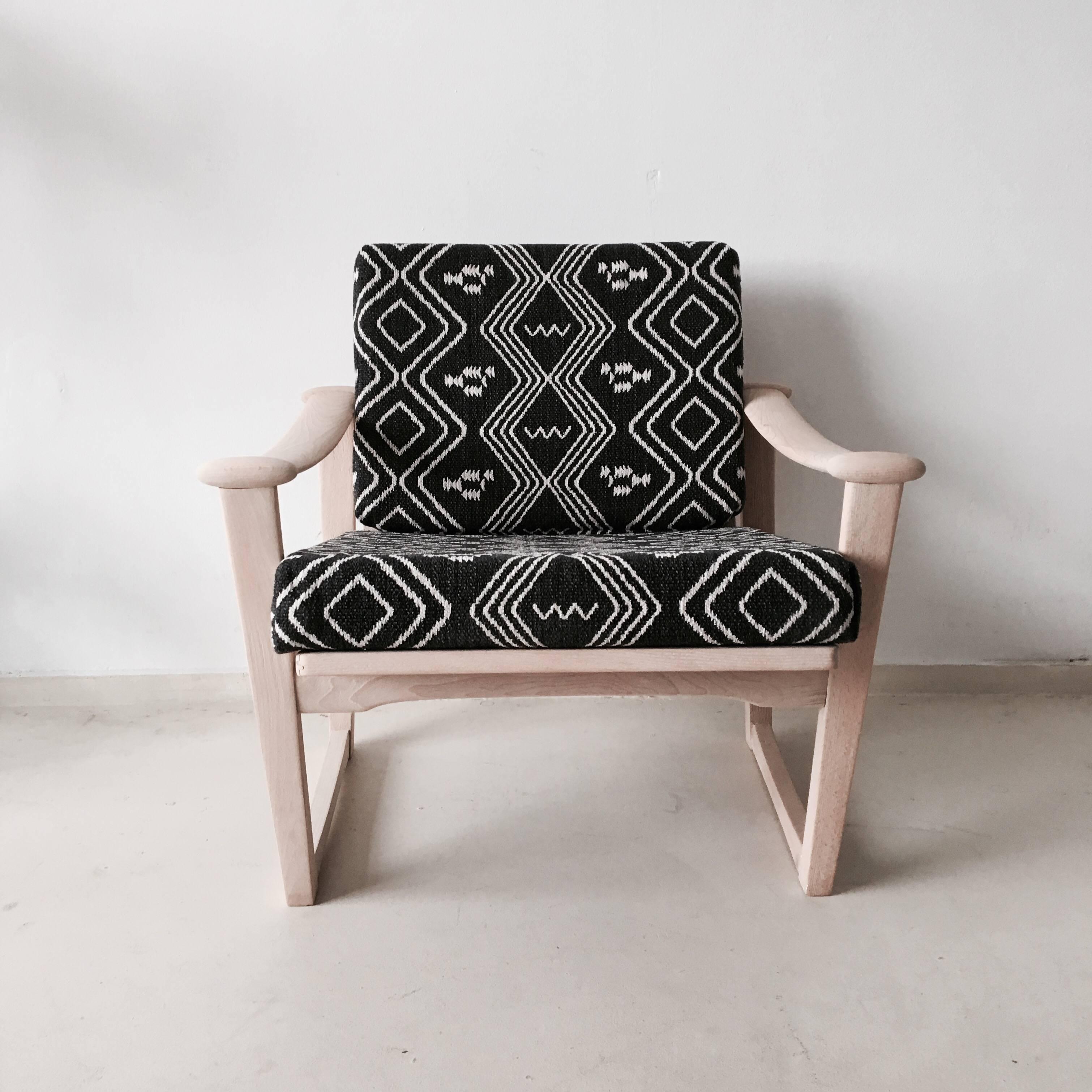 Easy chair designed by M. Nissen for Pastoe, inspired by a design of Finn Juhl for France and Son. Often, the chair is still attributed as a design of Finn Juhl. The chair was manufactured in the Netherlands, circa 1960s and features an untreated