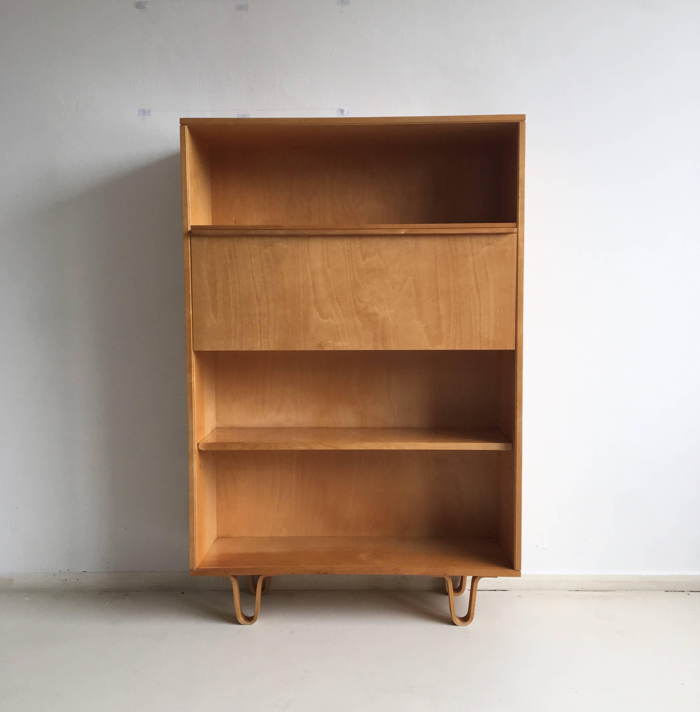 This wonderfull desk or secretaire, model, BB04, was designed by Cees Braakman for Pastoe in the 1950s. It features a drop down desktop and curved plywood feet which are characteristic for this series.

It remains in a very good vintage condition,