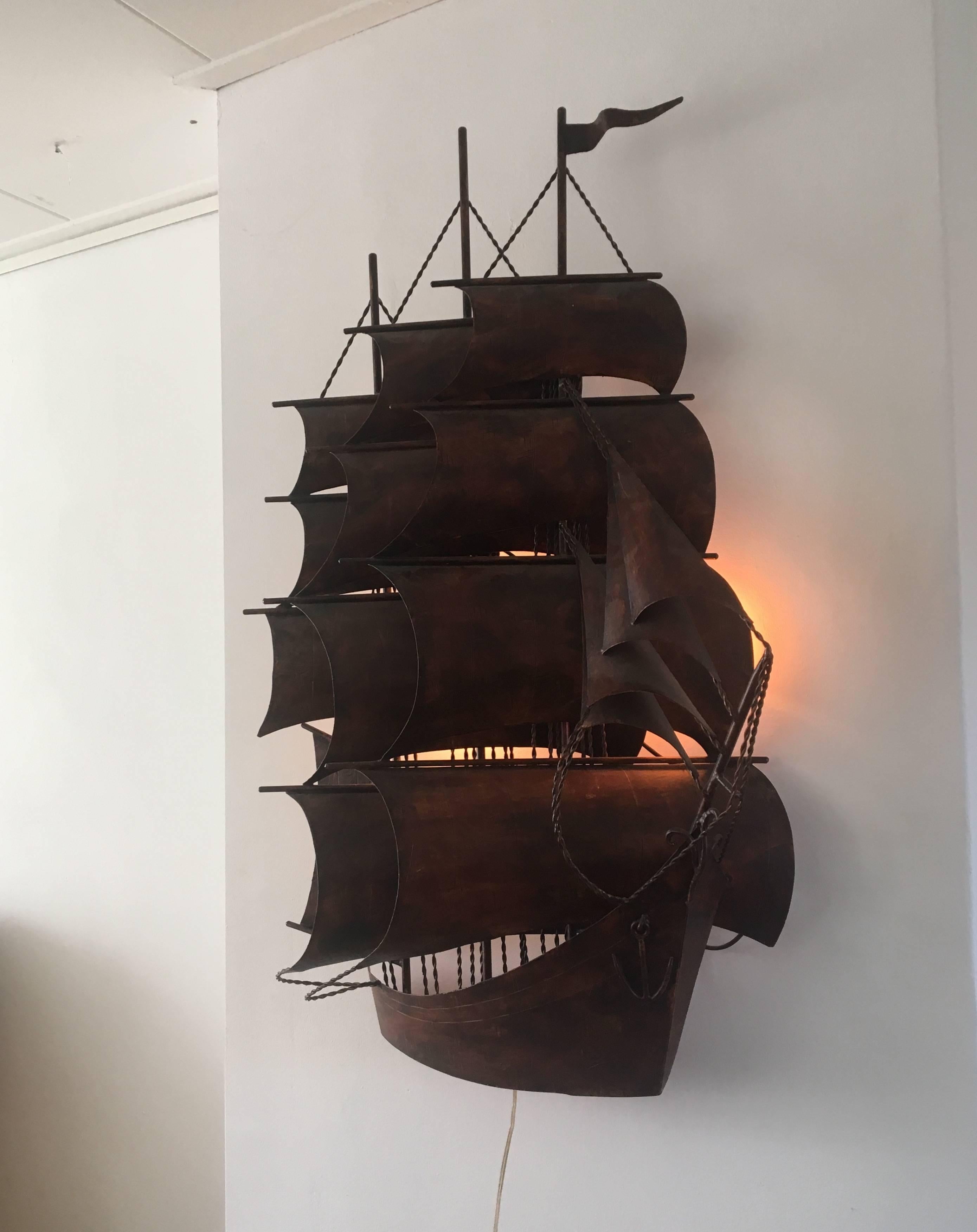 Brutalistic Backlit Metal Boat, Wall Sculpture, Jeré era In Excellent Condition In Schagen, NL