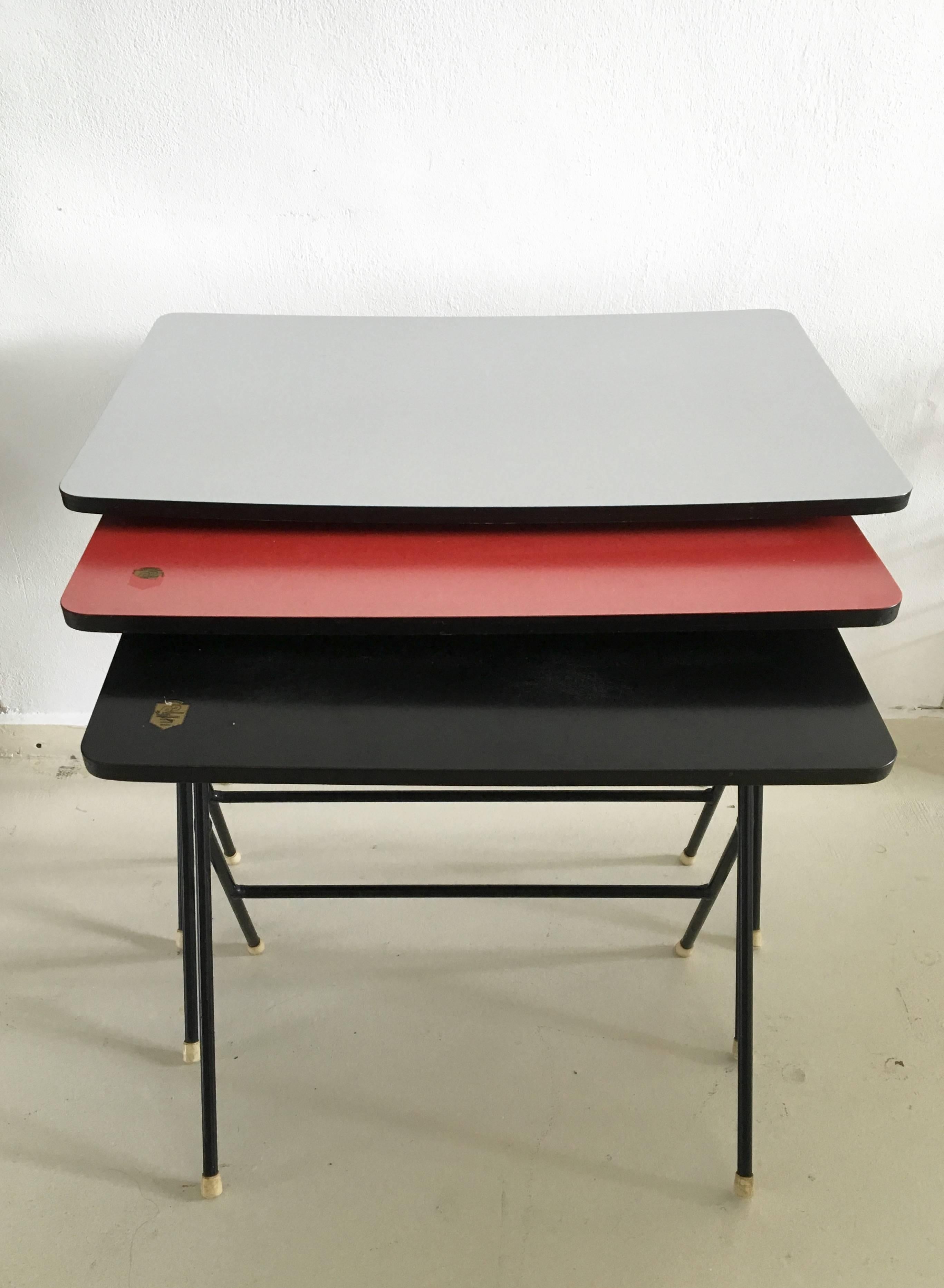 Mid-Century Modern Ensemble de tables gigognes industrielles par Pilastro, années 1960 en vente