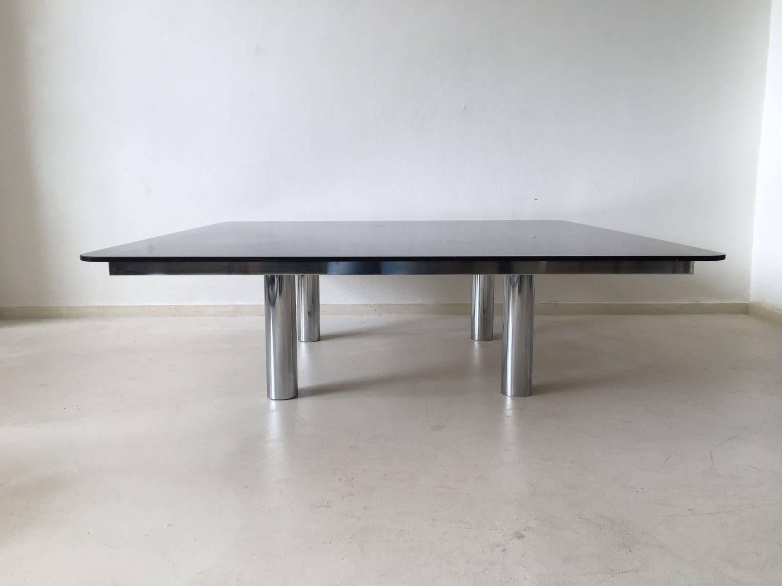 This edition of the André coffee table was designed by Tobia Scarpa for Gavina/Knoll in the 1960s. It features a smoked table top set on a chromed base with leather inlay on top. It remains in a good vintage condition with some small scratches and a